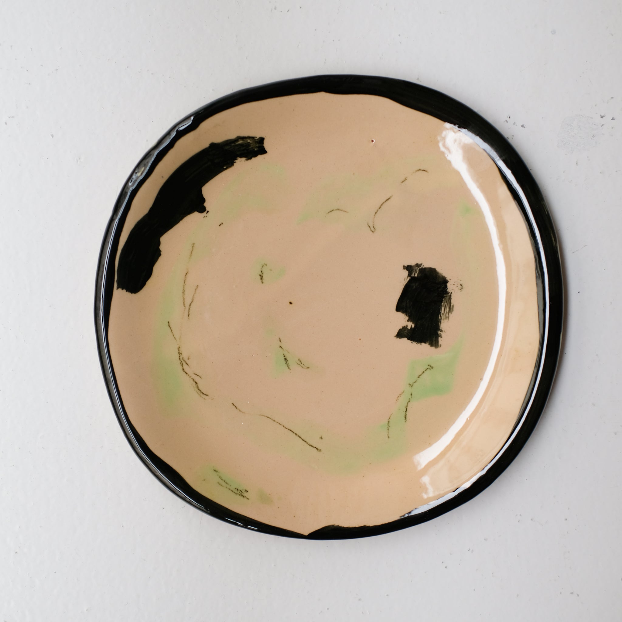 Assiette SU26HB12 en faïence rouge D 19,5cm - Multicolore d'Héloise Bariol chez Brutal Ceramics