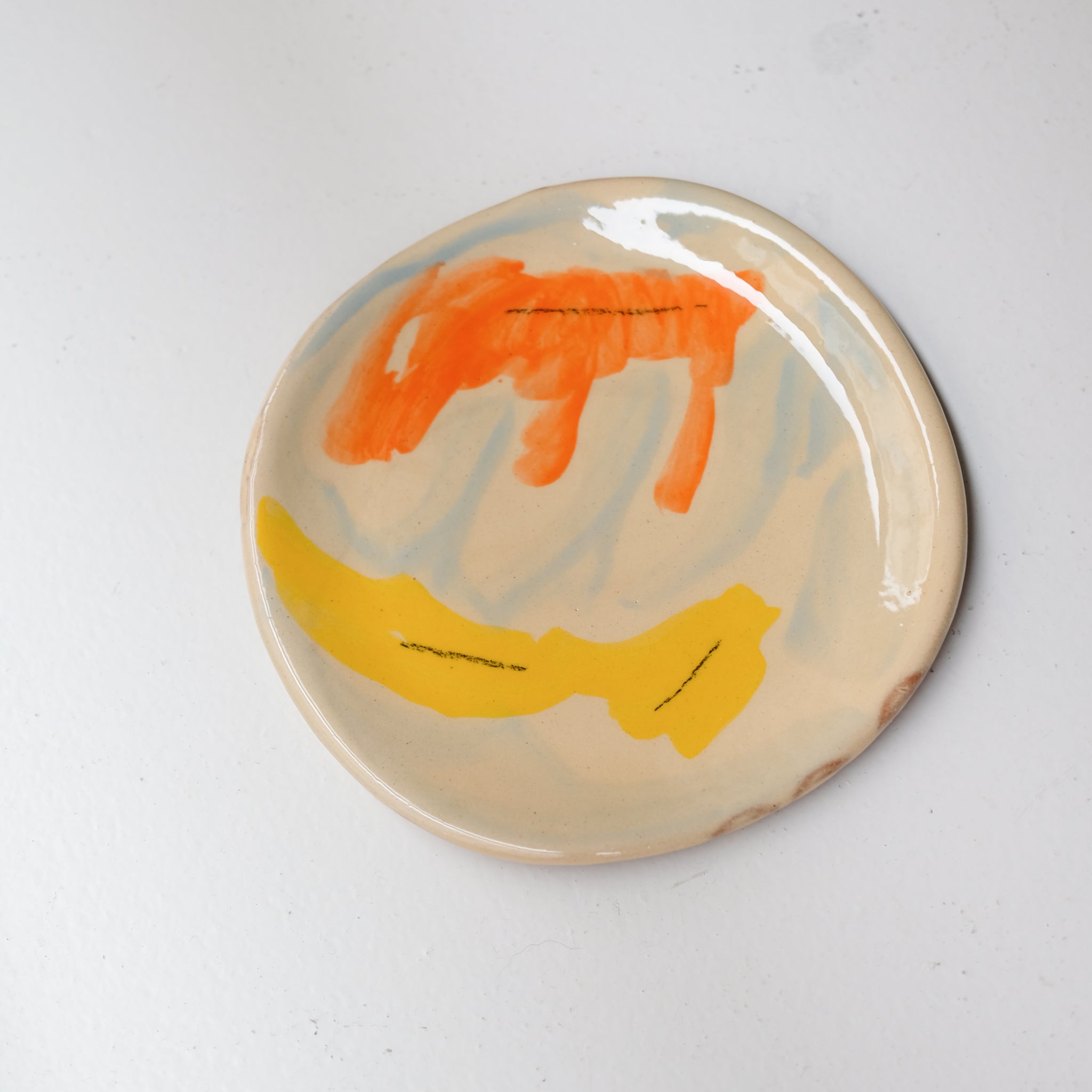 Assiette SU26HB18 en faïence rouge D 19,5cm - Multicolore d'Héloise Bariol chez Brutal Ceramics