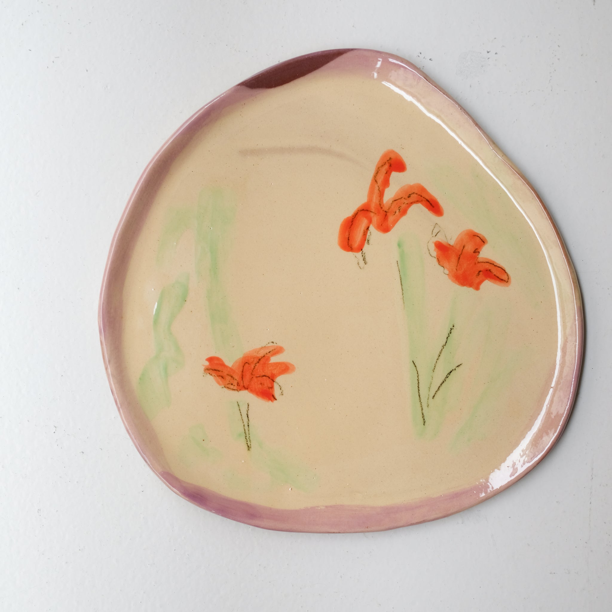 Assiette SU26HB36 en faïence rouge D 25cm - Multicolore d'Héloise Bariol chez Brutal Ceramics