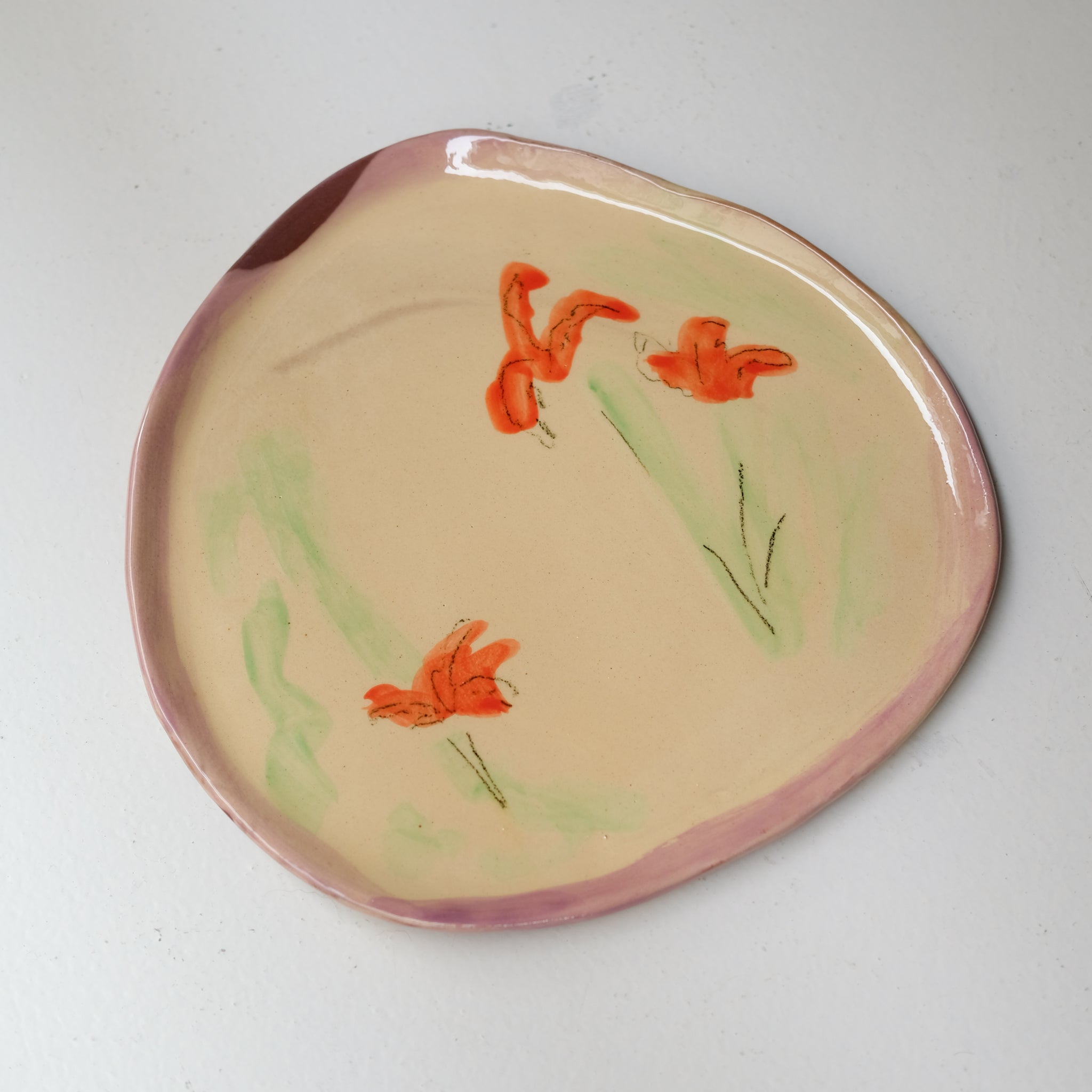 Assiette SU26HB36 en faïence rouge D 25cm - Multicolore d'Héloise Bariol chez Brutal Ceramics