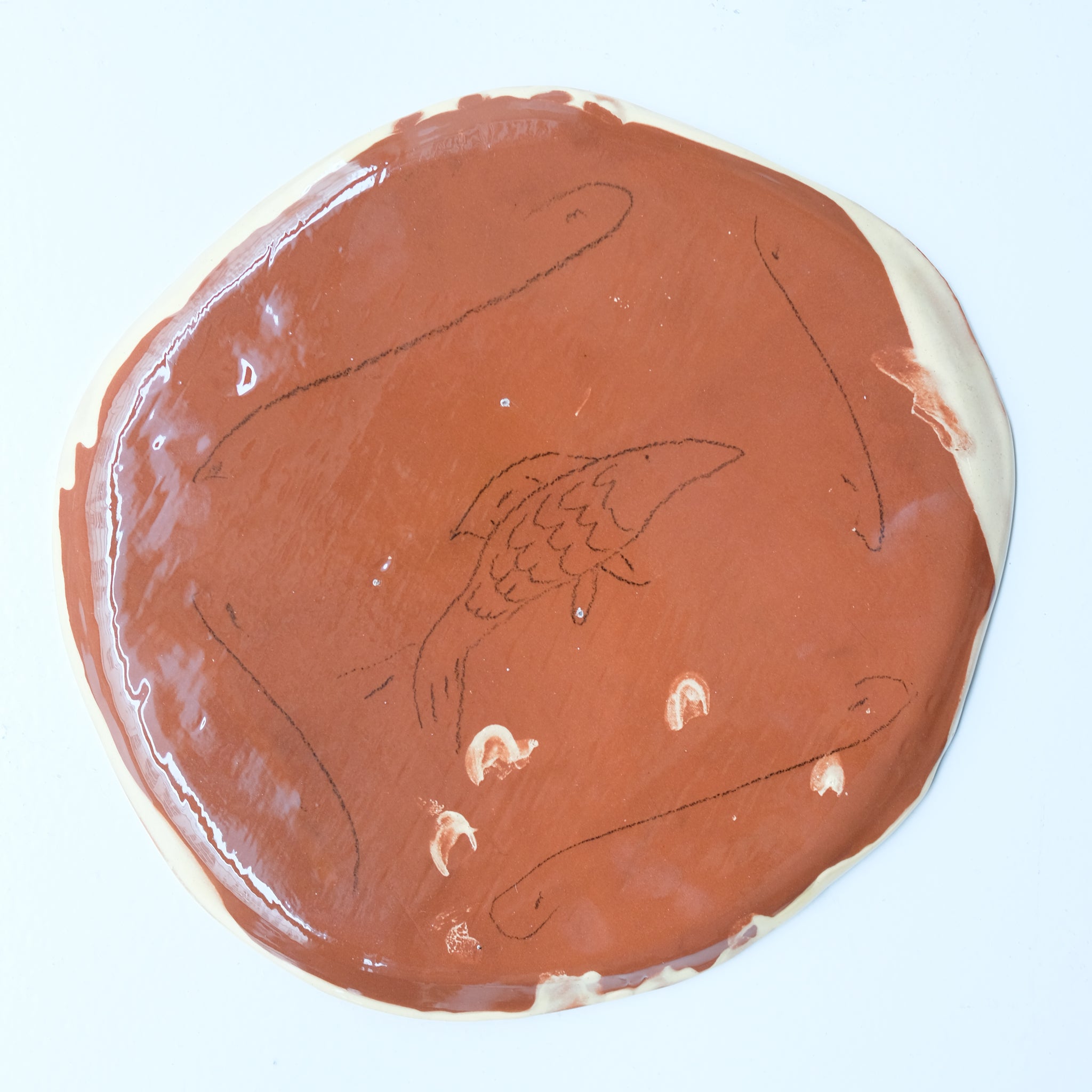 Assiette SU26HB37 en faïence rouge D 25cm - Multicolore d'Héloise Bariol chez Brutal Ceramics
