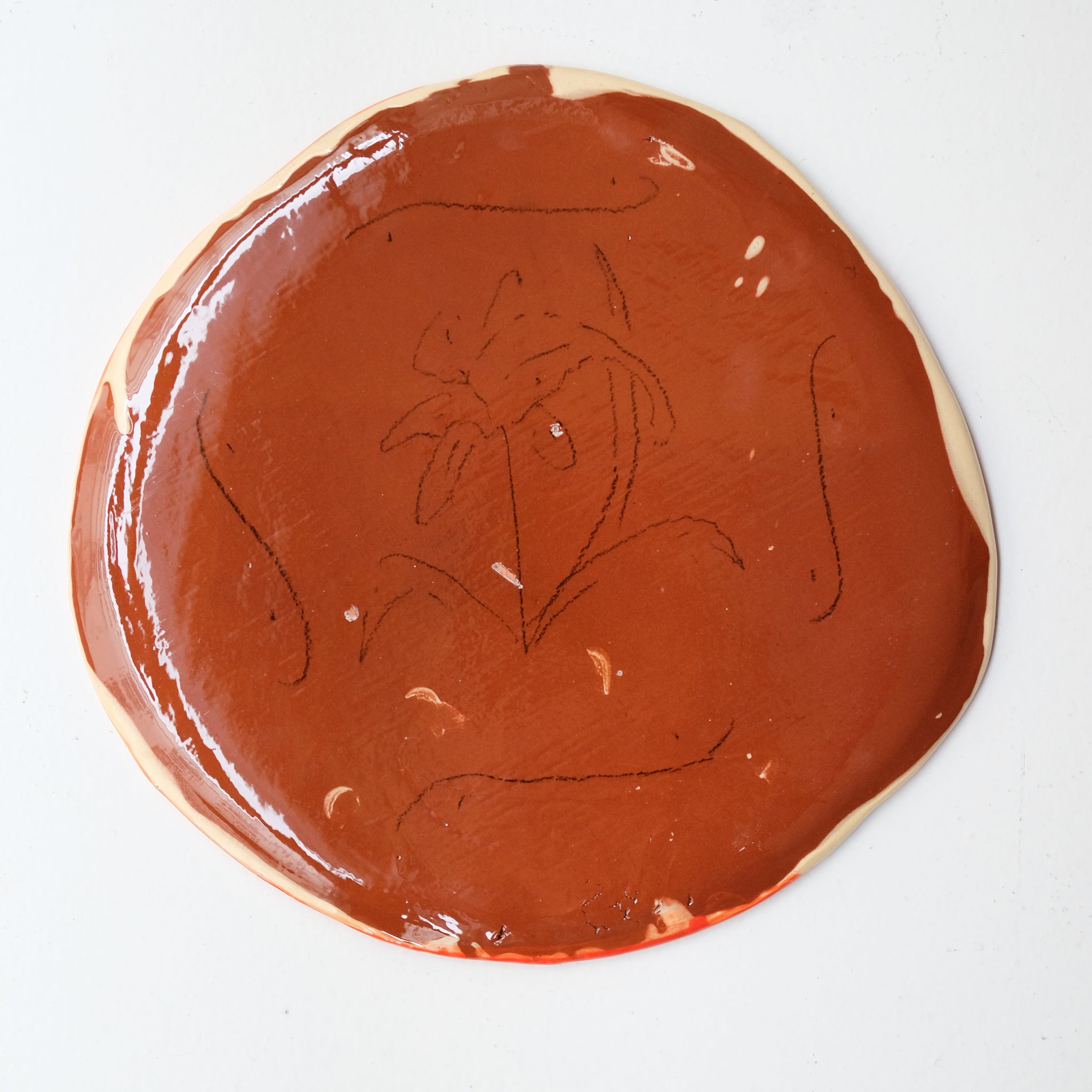 Assiette SU26HB40 en faïence rouge D 25cm - Multicolore d'Héloise Bariol chez Brutal Ceramics