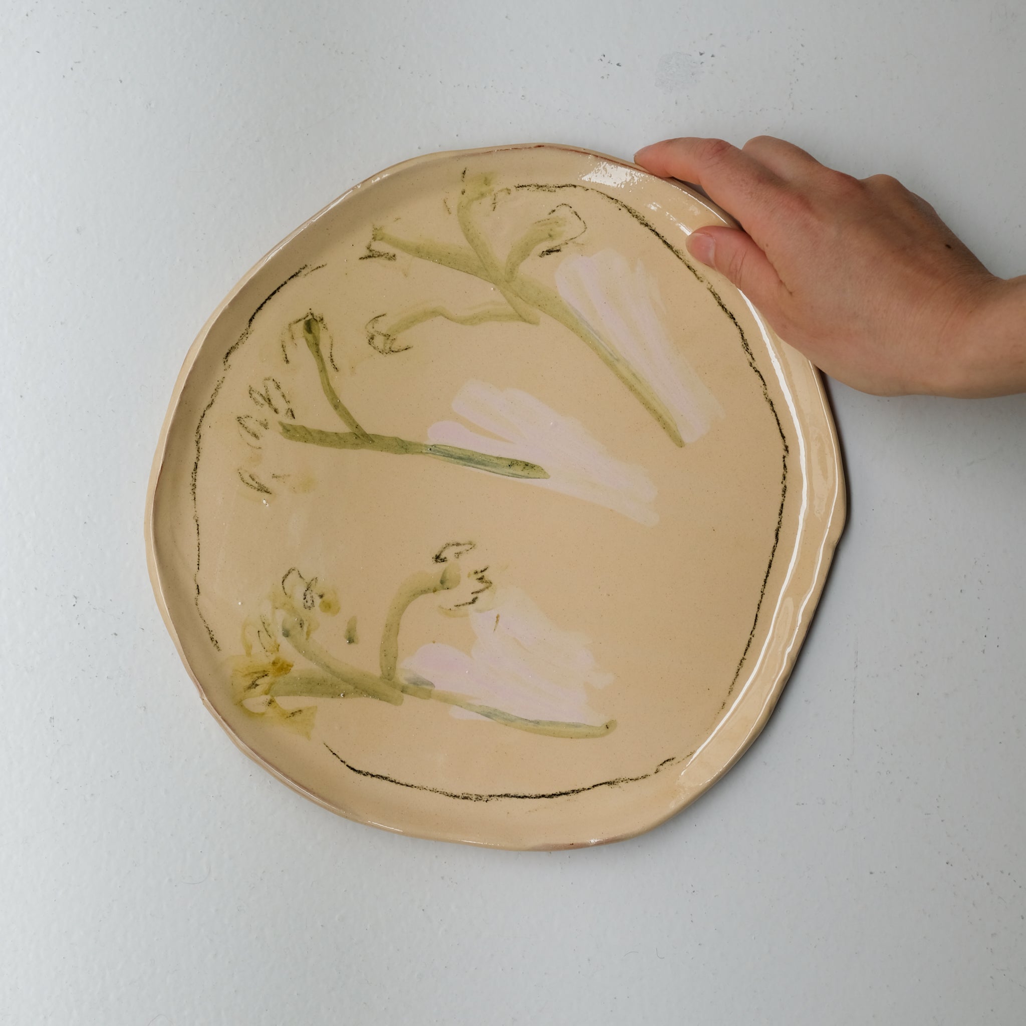 Assiette SU26HB45 en faïence rouge D 25cm - Multicolore d'Héloise Bariol chez Brutal Ceramics
