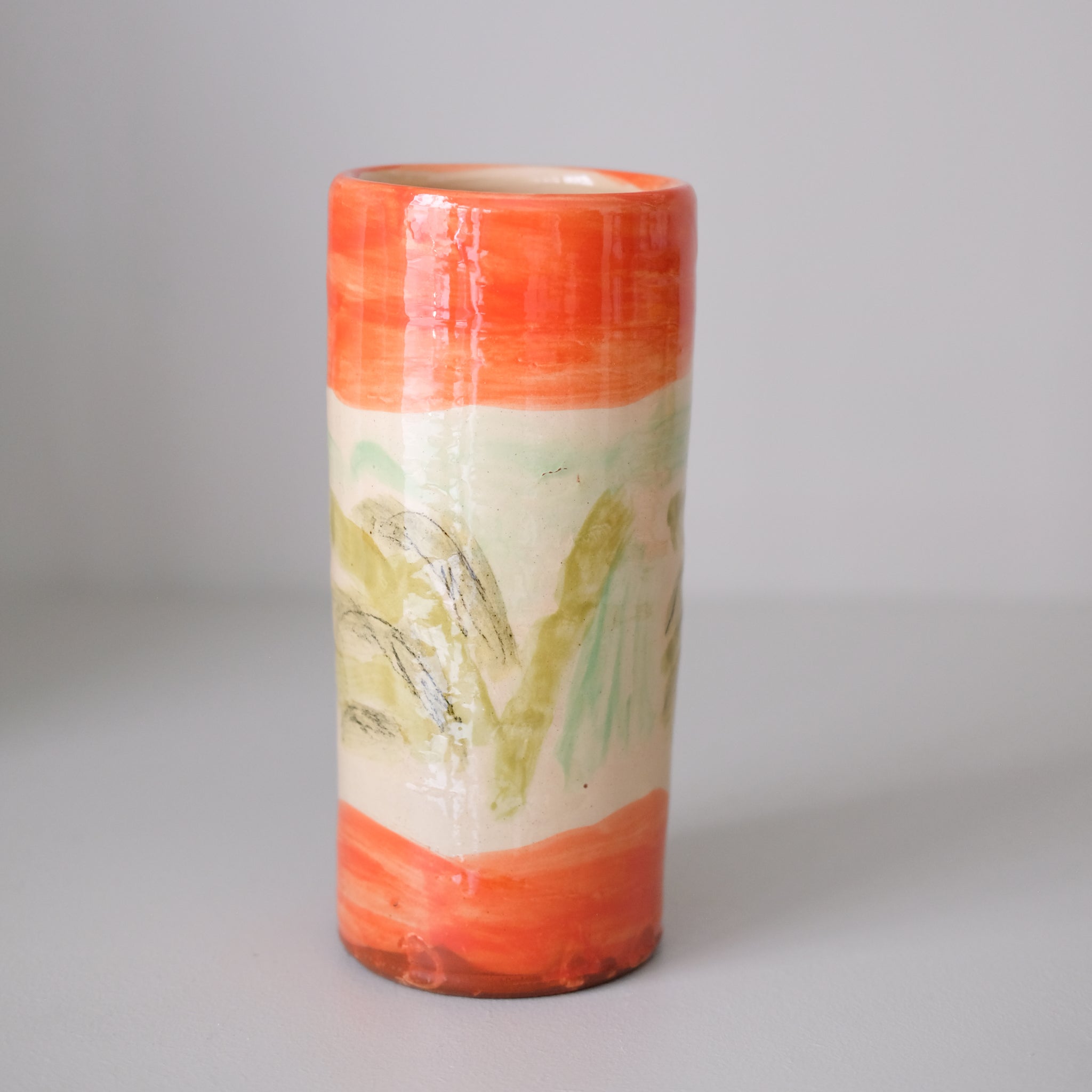 Vase SU26HB02 en faïence rouge H 23cm d'Héloise Bariol chez Brutal Ceramics