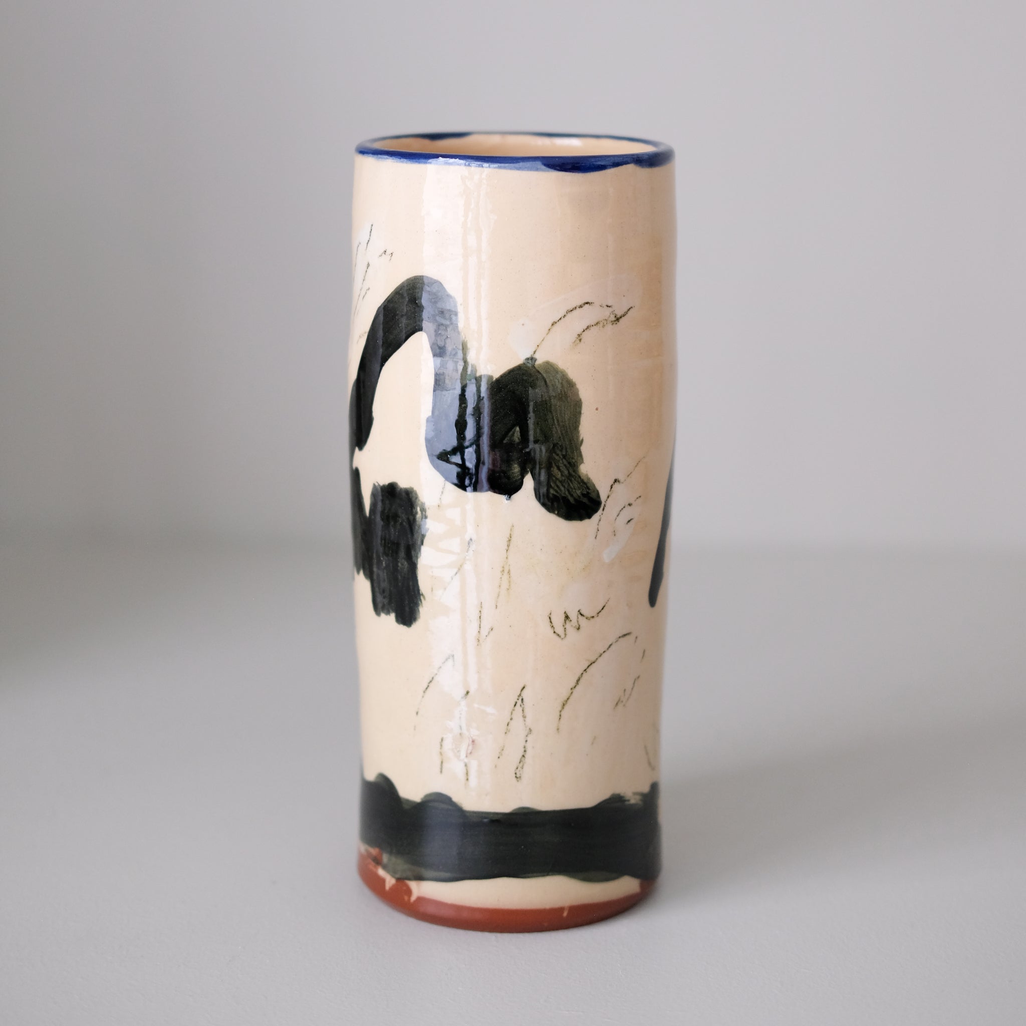 Vase SU26HB04 en faïence rouge H 23cm d'Héloise Bariol chez Brutal Ceramics