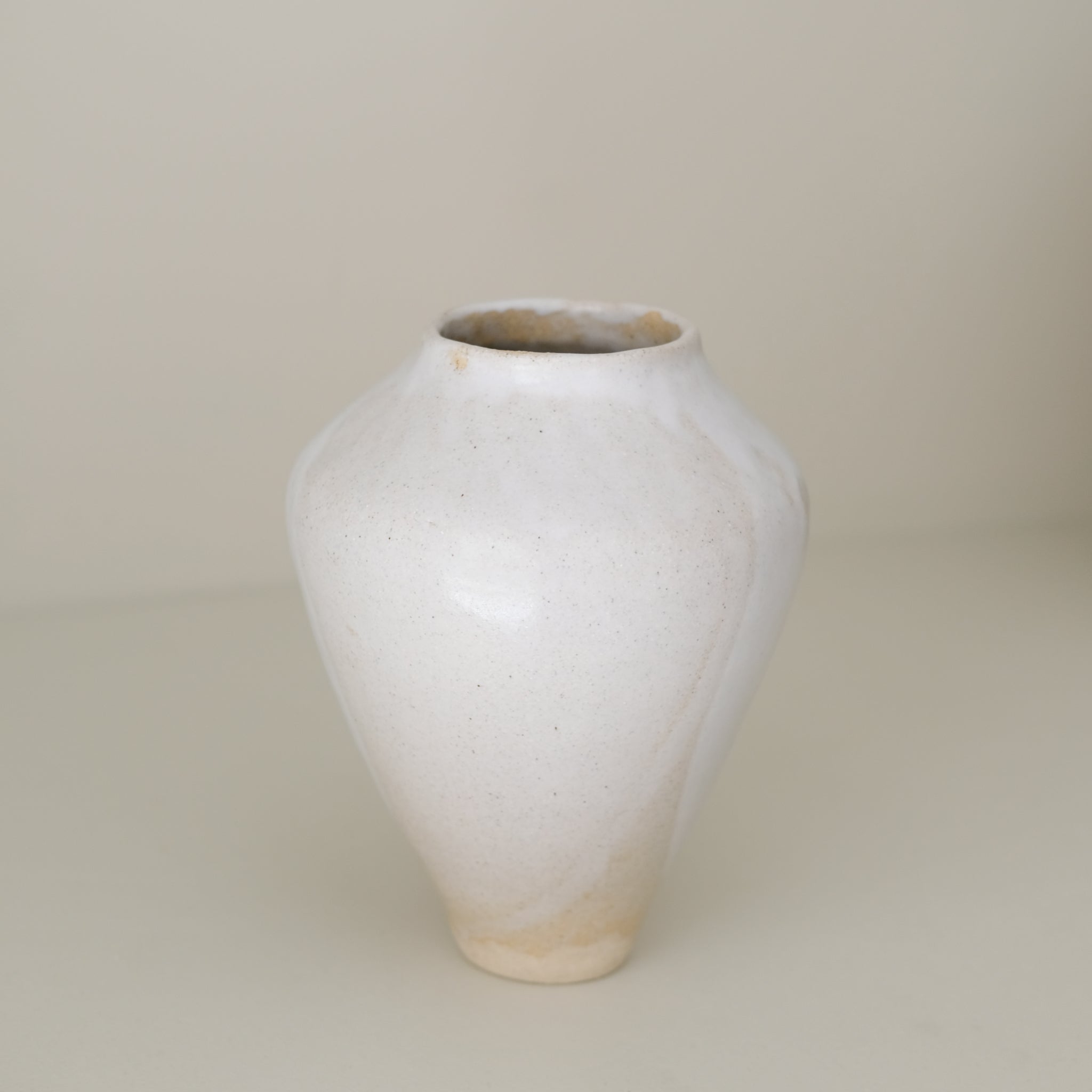 Vase 01 en grès H 21cm - Blanc satiné Lola Moreau chez Brutal Ceramics