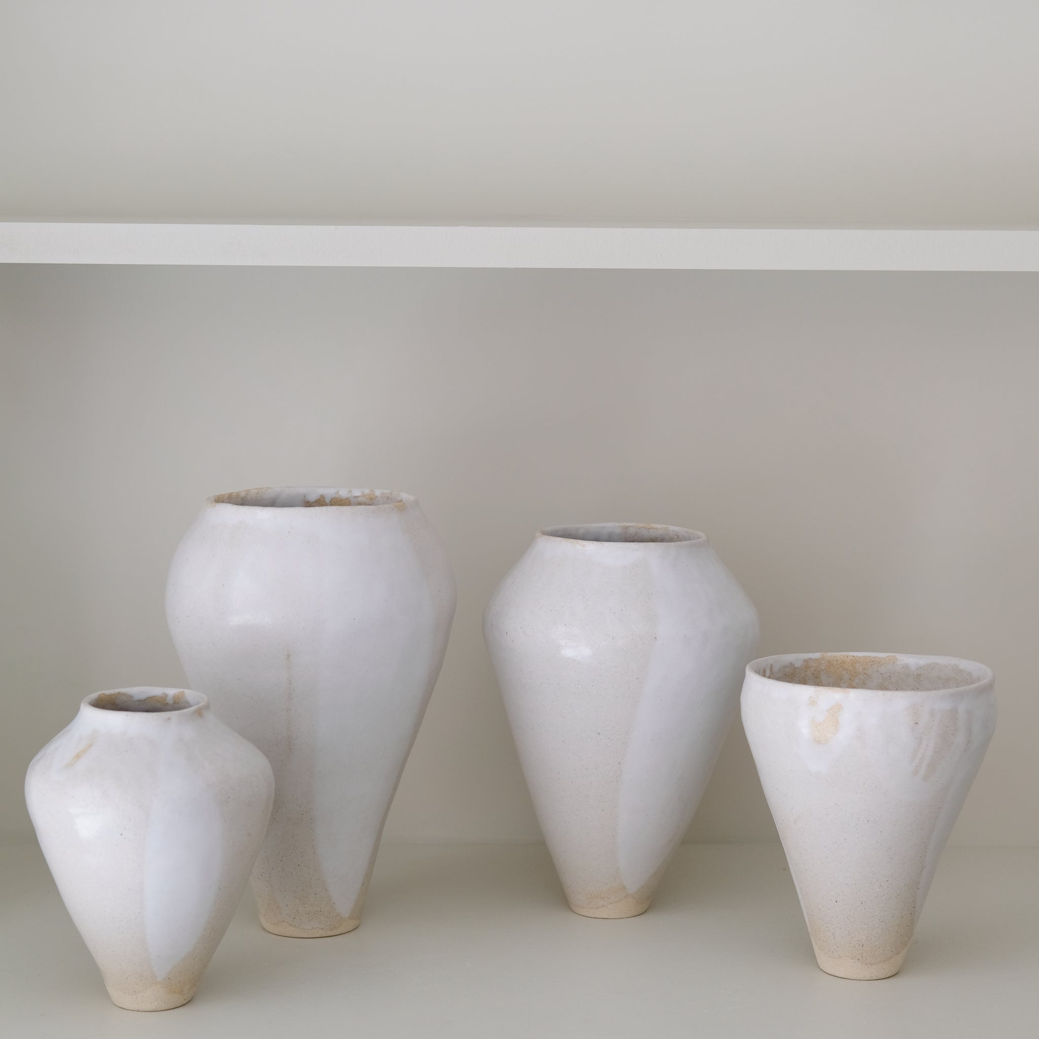 Vase 01 en grès H 21cm - Blanc satiné Lola Moreau chez Brutal Ceramics