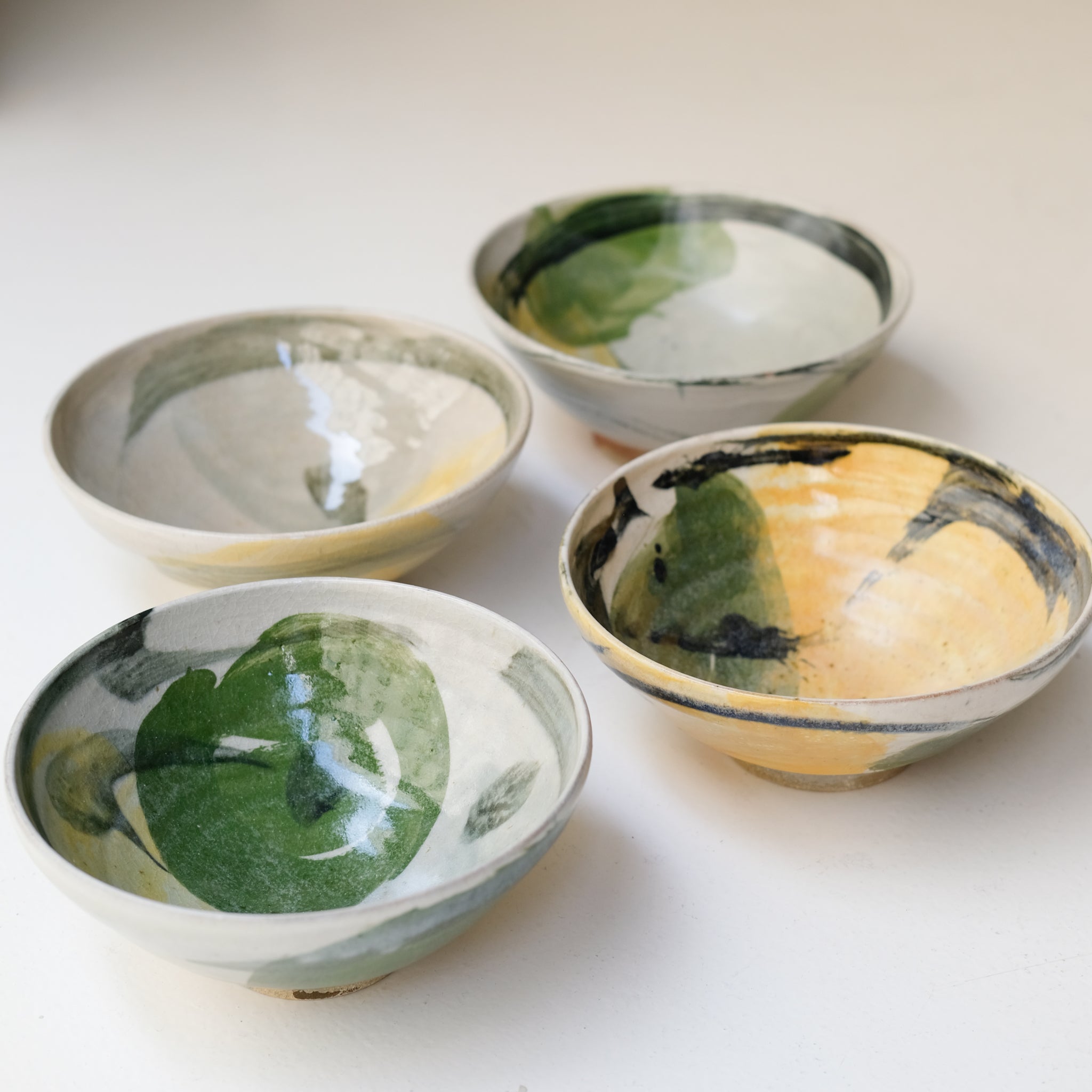 Saladier-Grand bol (I) en grès D19cm cuisson feu -multicolore de Maya Micenmacher chez Brutal Ceramics