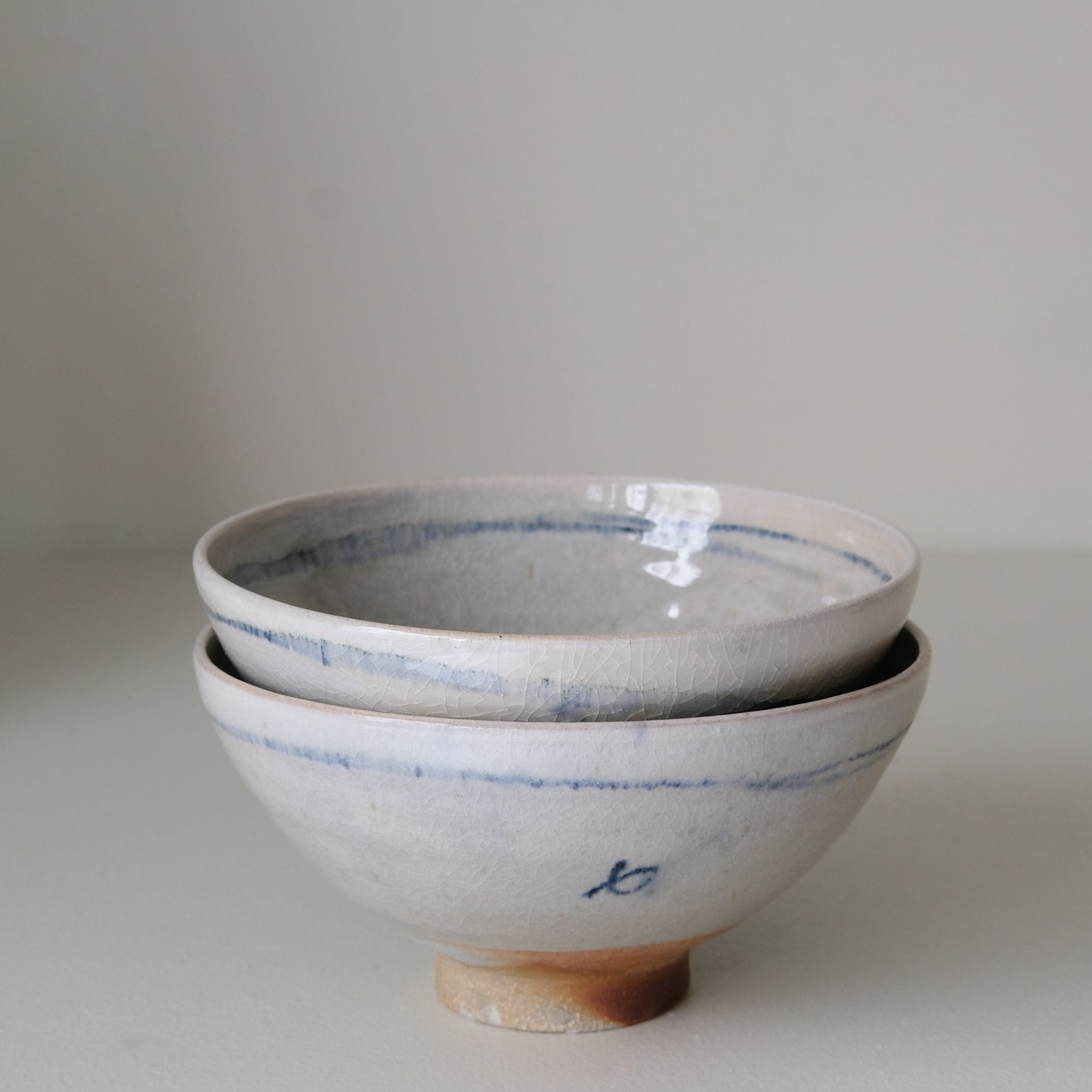 Bol (J) en grès D 15 cm cuisson feu - bleu de Maya Micenmacher chez Brutal Ceramics