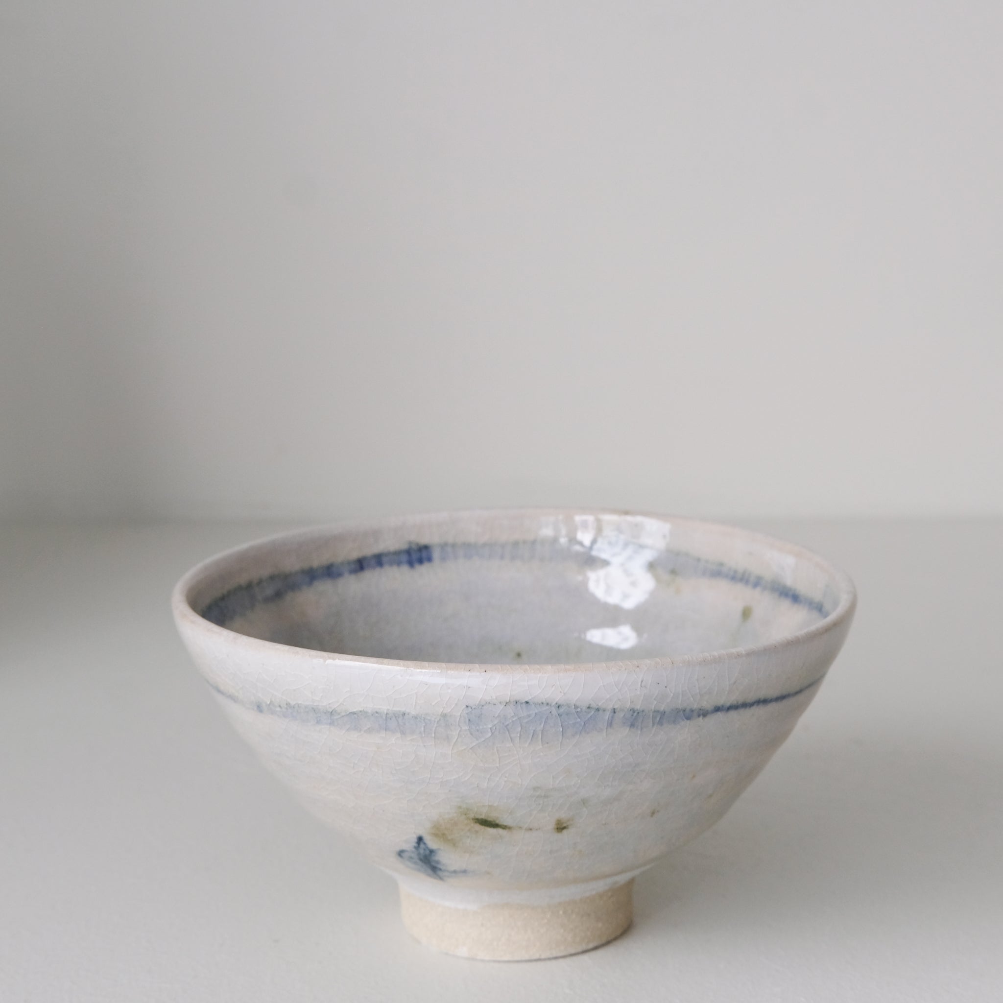 Bol (K) en grès D 15 cm cuisson feu - bleu et vert de Maya Micenmacher chez Brutal Ceramics