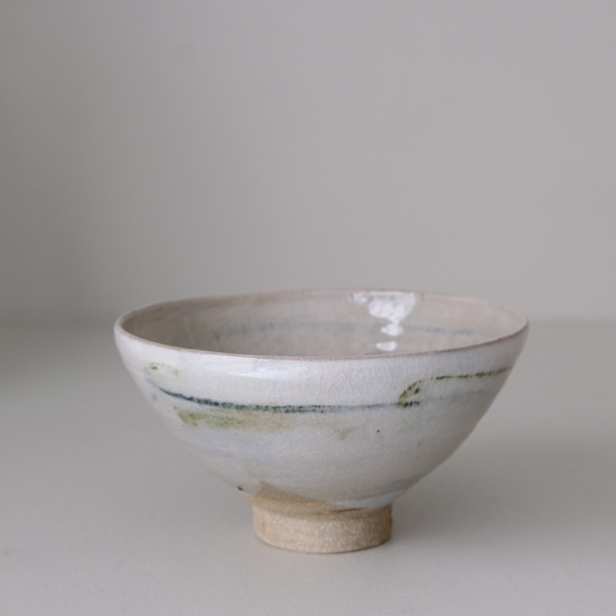 Bol (L) en grès D 15 cm cuisson feu - vert de Maya Micenmacher chez Brutal Ceramics