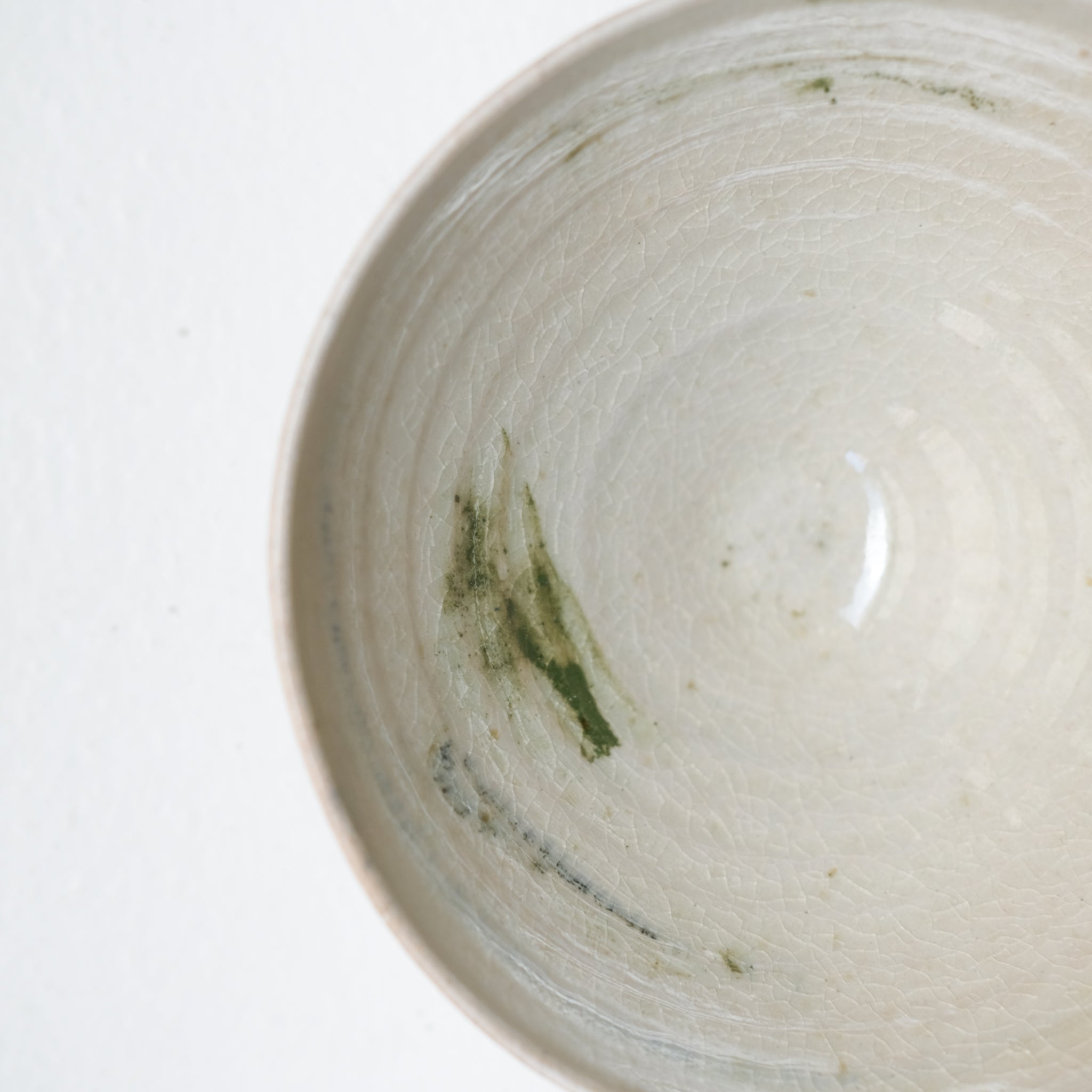 Bol (L) en grès D 15 cm cuisson feu - vert de Maya Micenmacher chez Brutal Ceramics