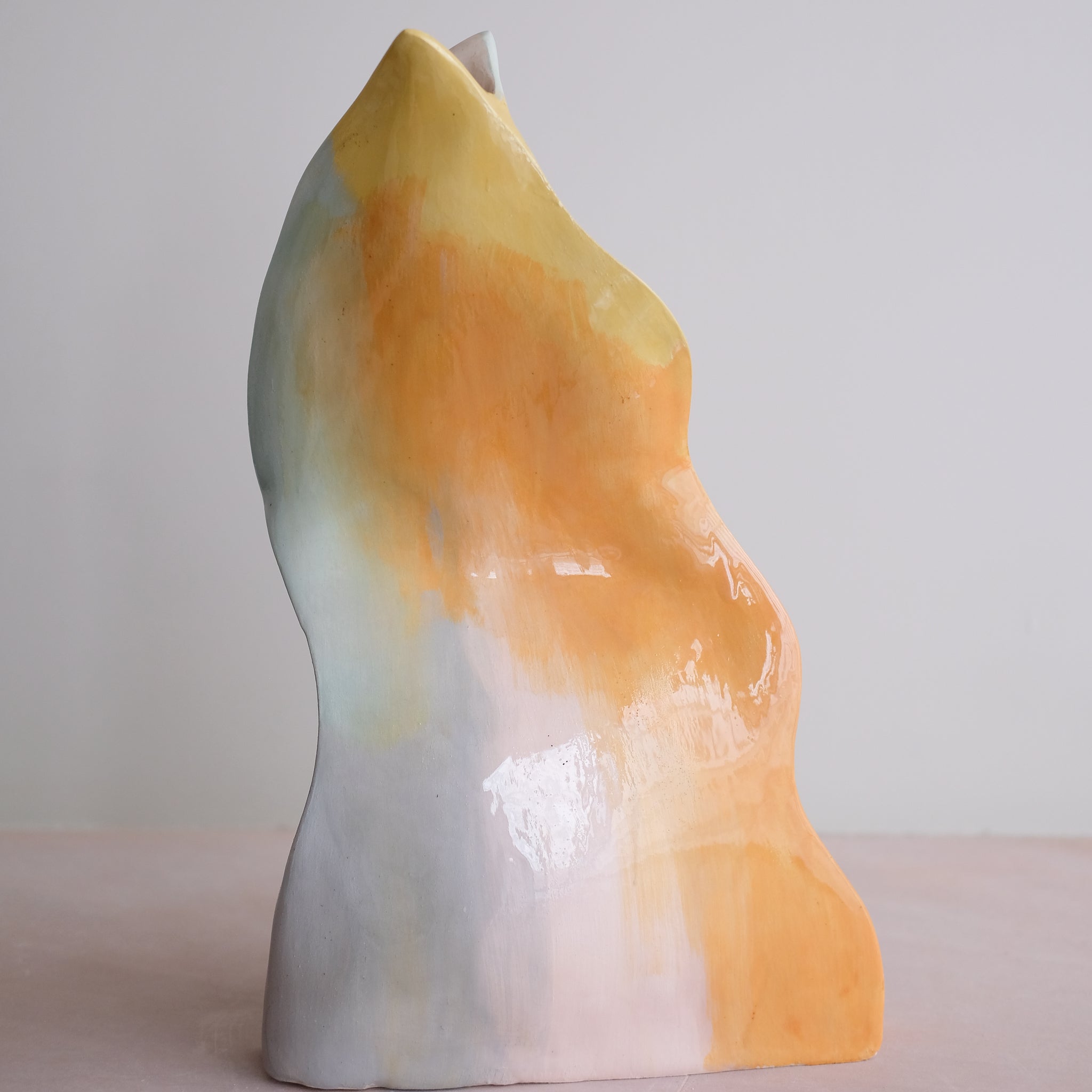 Vase Pétale 03 en faïence H 43cm - multicolore par Rosi Mistou pour Brutal Ceramics