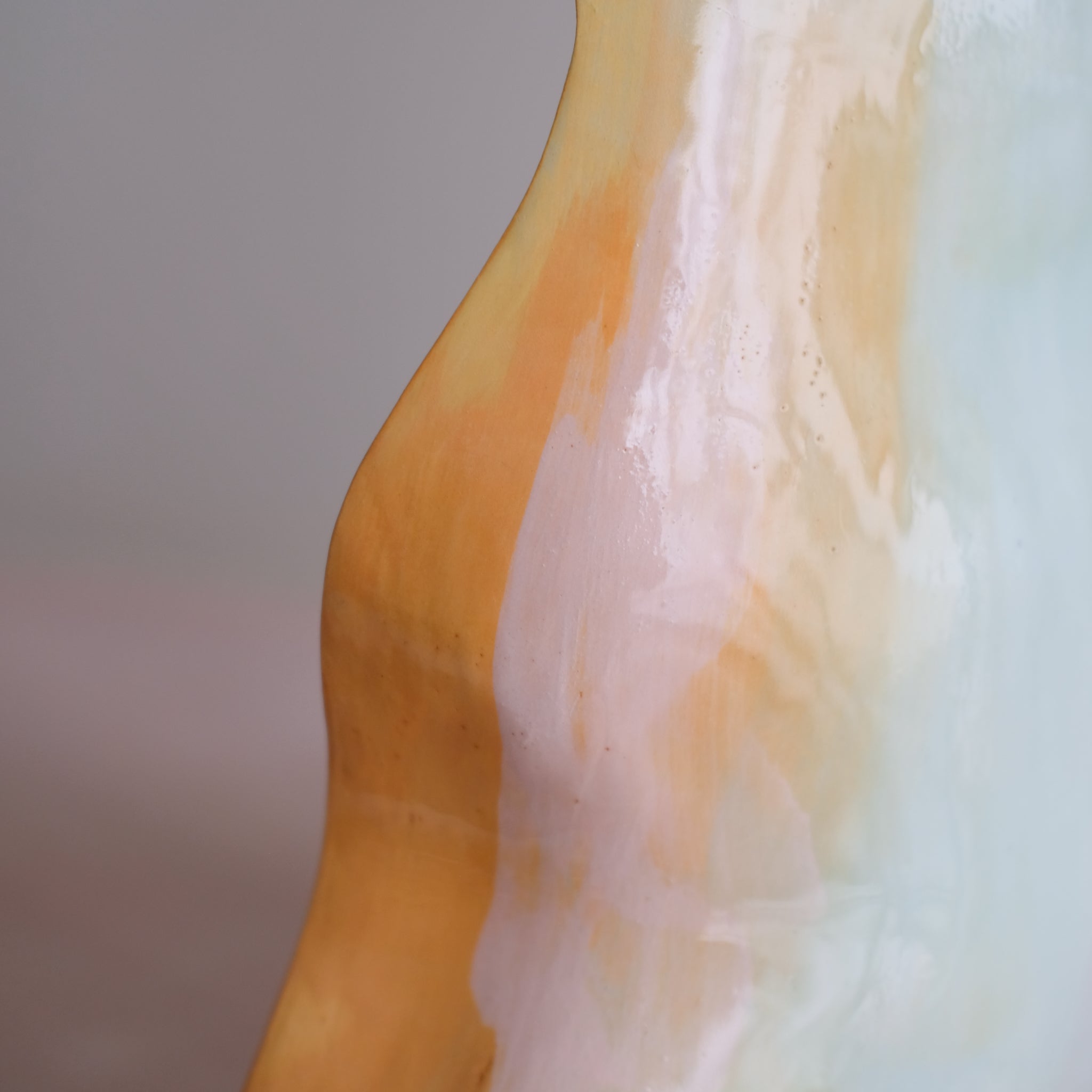 Vase Pétale 03 en faïence H 43cm - multicolore par Rosi Mistou pour Brutal Ceramics