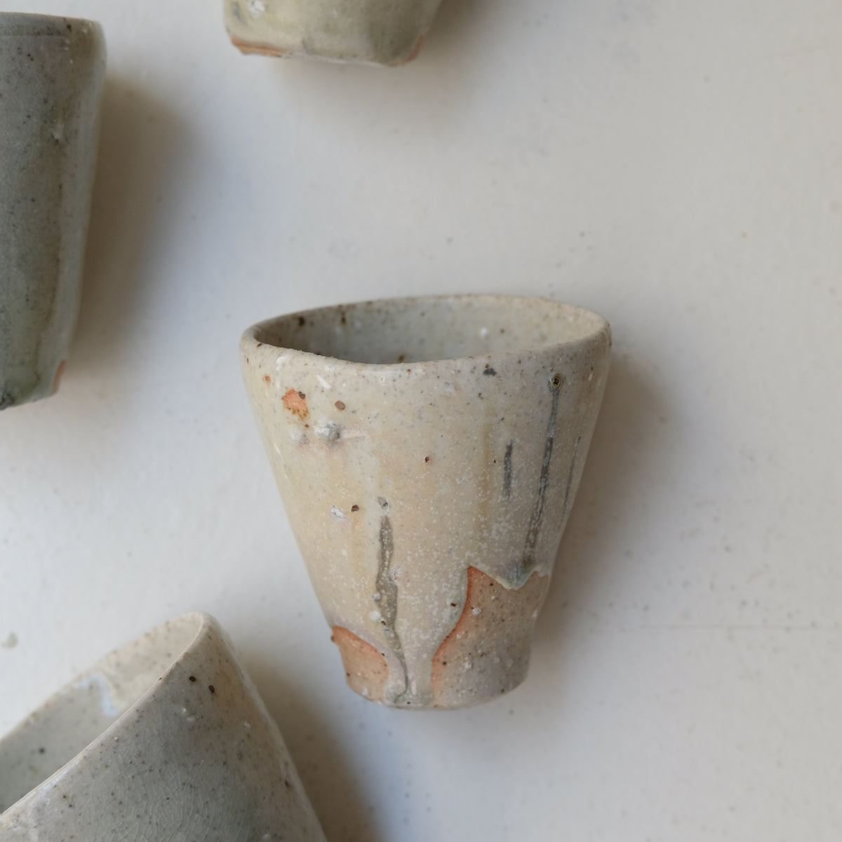 Tasse en terres locales 140ml - Blanc Vert par Benoit Audureau chez Brutal Ceramics