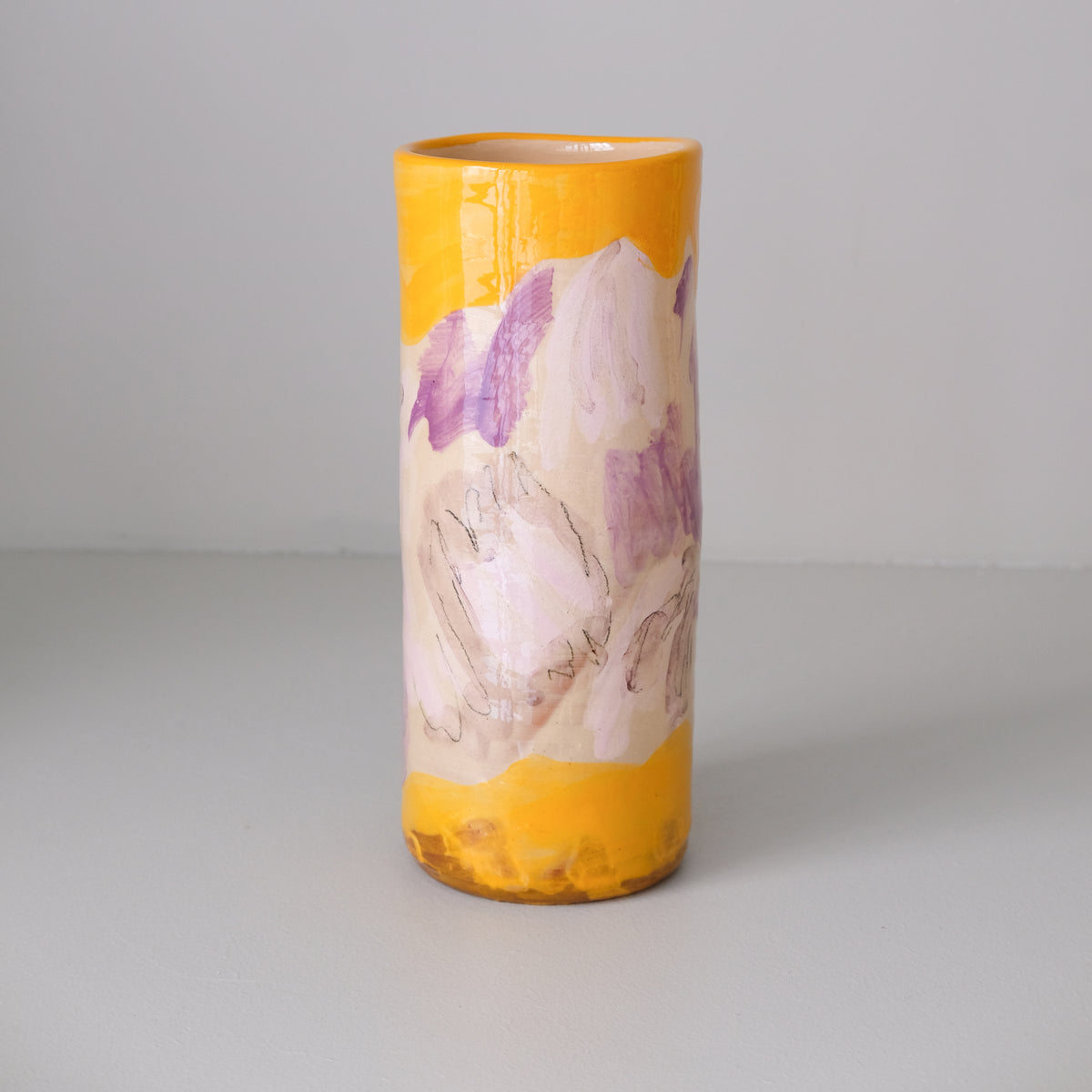 Vase A26HB04 en faïence rouge H 23cm d'Héloise Bariol chez Brutal Ceramics