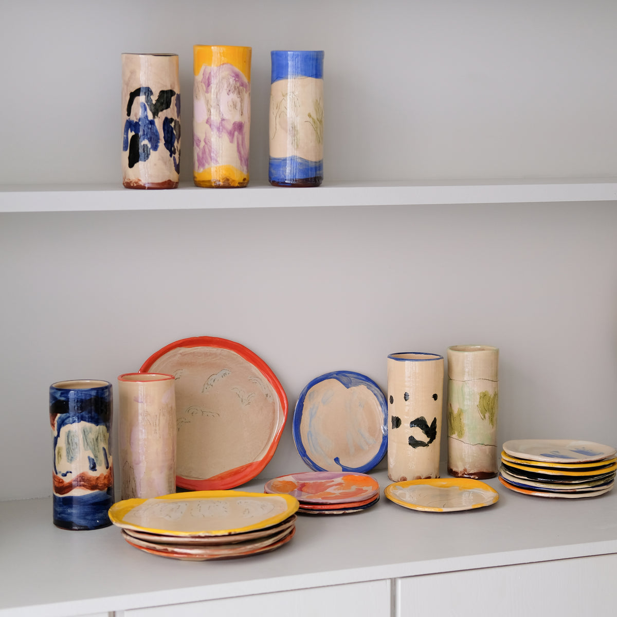 Assiette A26HB03 en faïence rouge D 25cm - Multicolore d'Héloise Bariol chez Brutal Ceramics