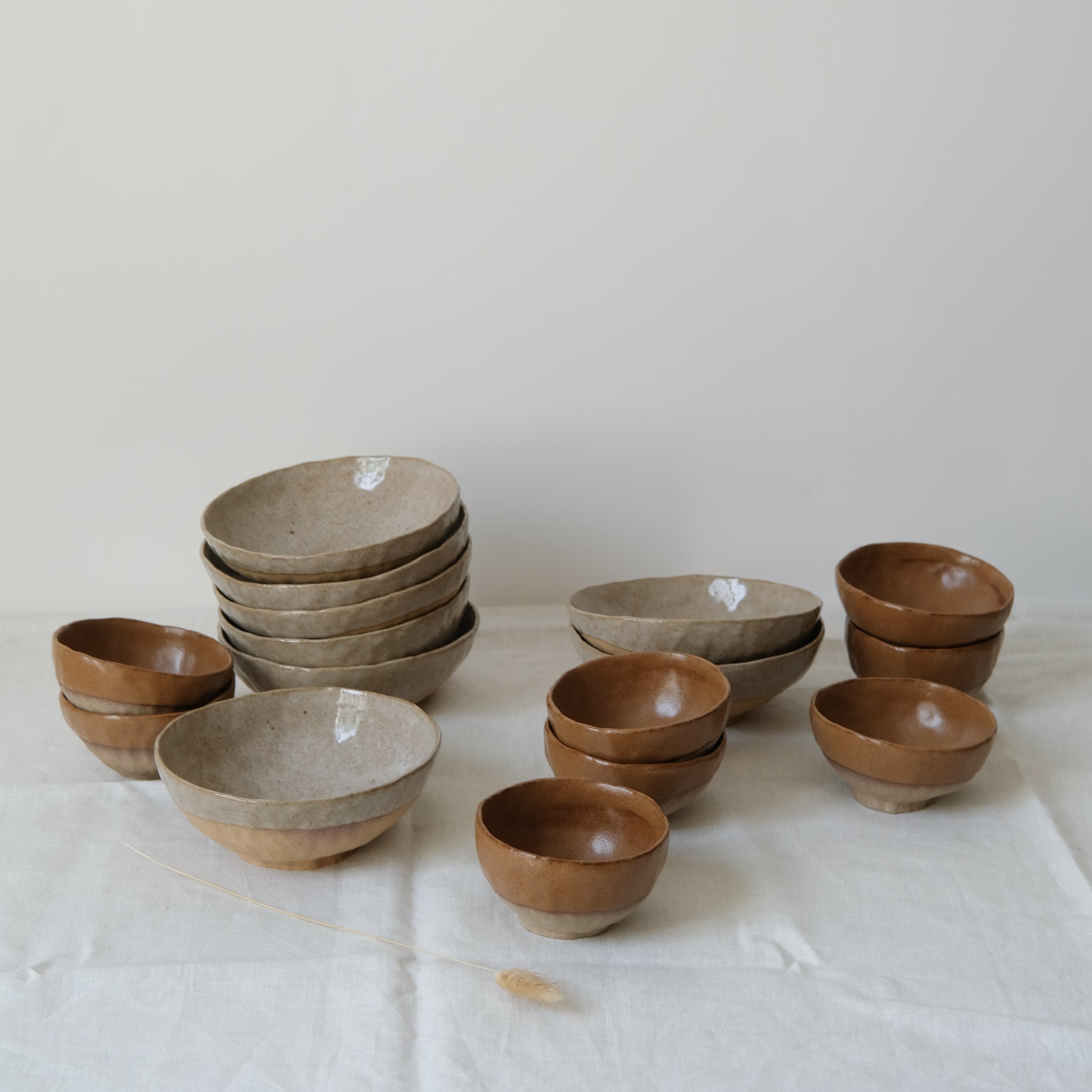 bol en grès roux de judith lasry chez Brutal Ceramics