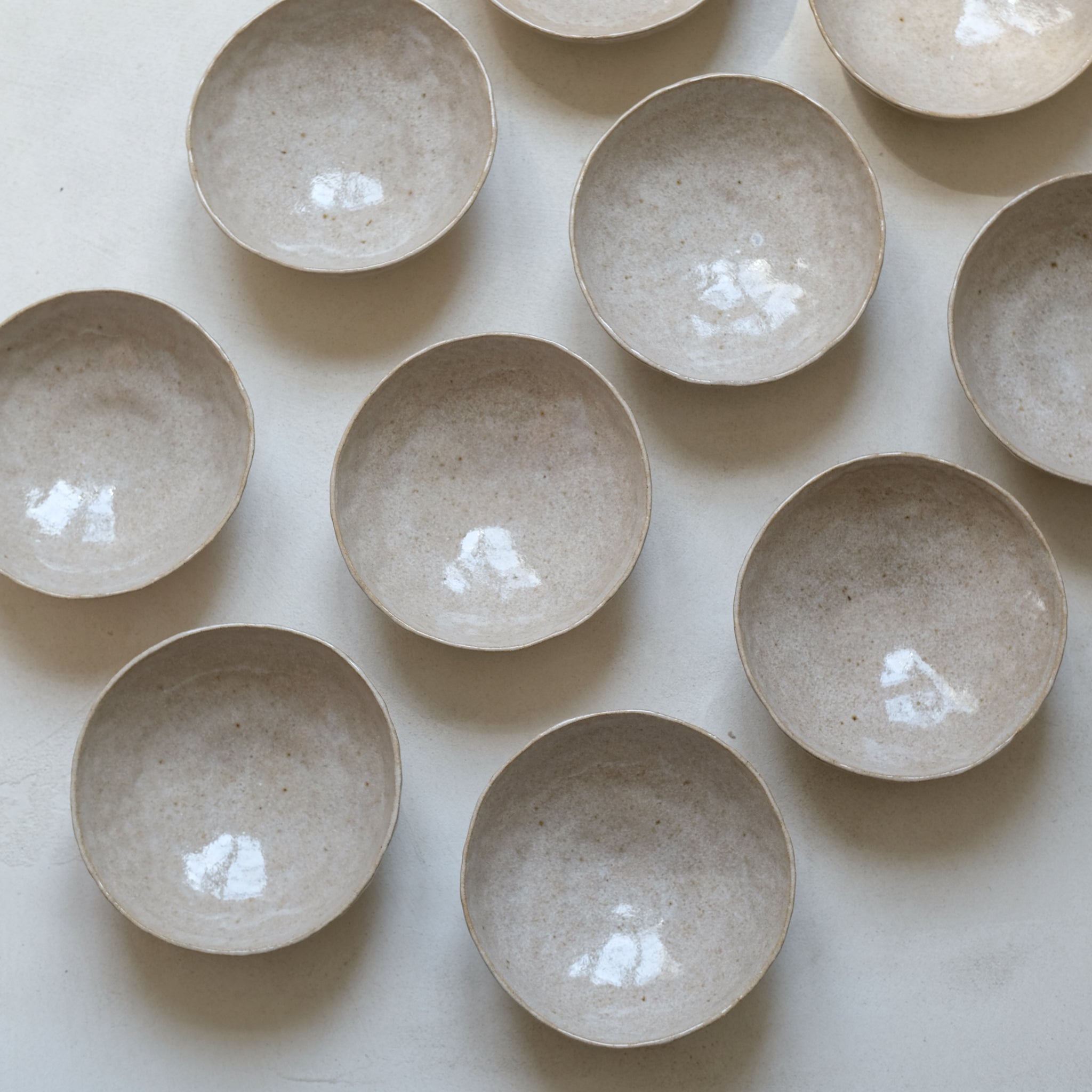 bol en grès roux de judith lasry chez Brutal Ceramics
