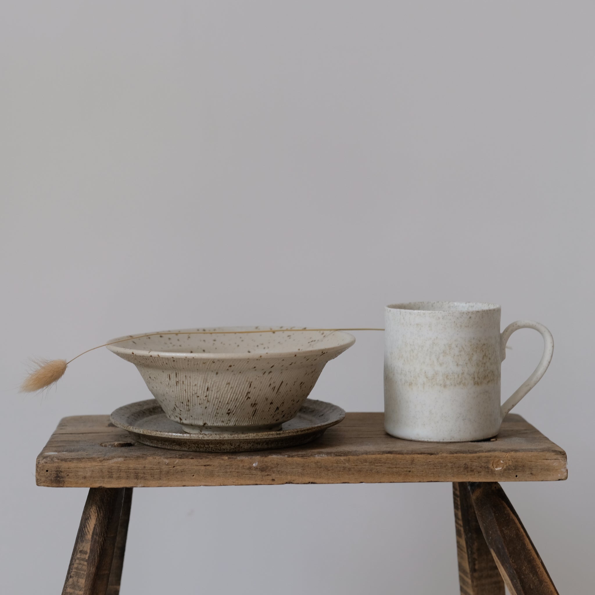 Bol en grès moucheté d'Hannah Blackall-Smith chez Brutal Ceramics