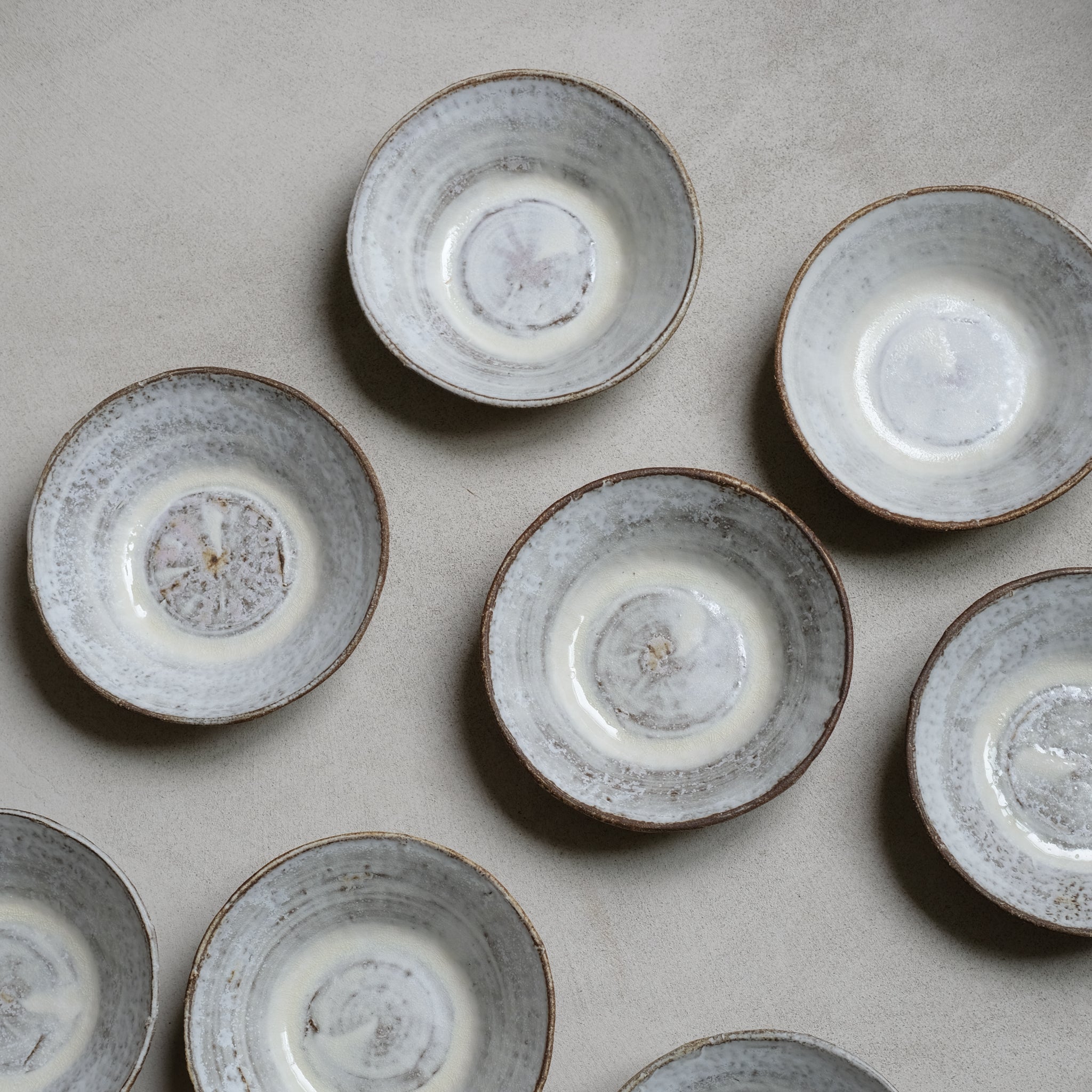 Assiette creuse faconnée par Jerome Hirson chez Brutal ceramics