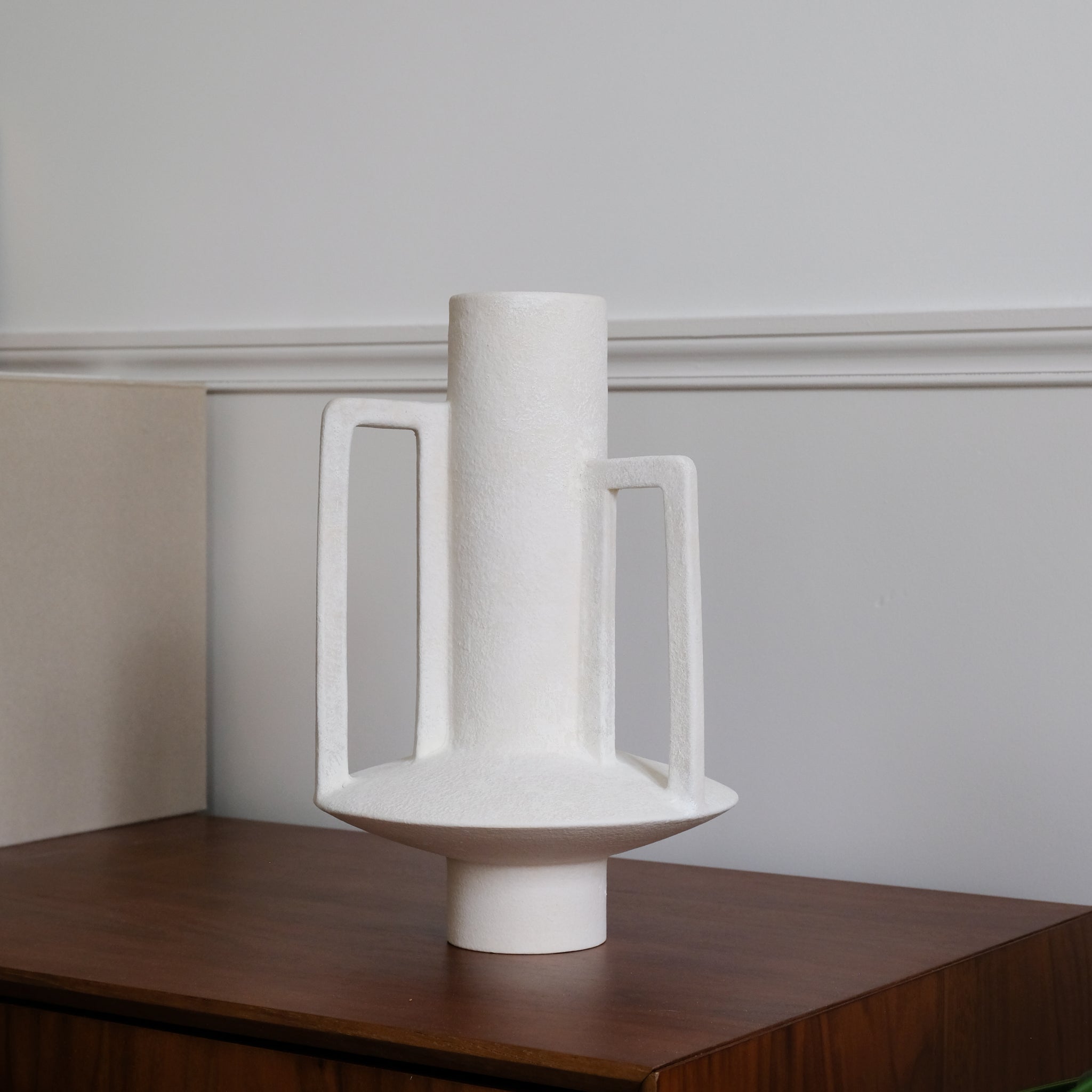 Vase en gres 071- H34 cm de Lovebuch chez Brutal Ceramics