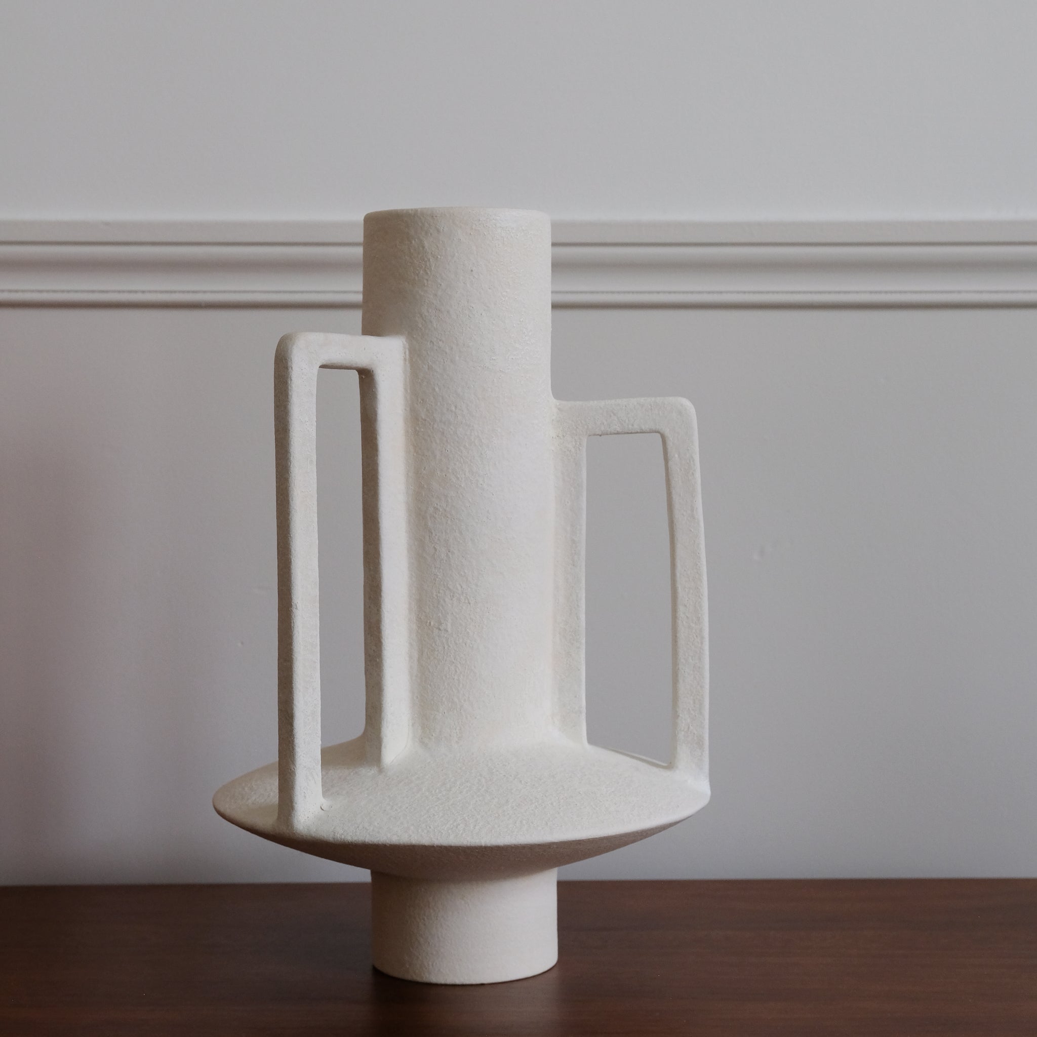 Vase en gres 071- H34 cm de Lovebuch chez Brutal Ceramics