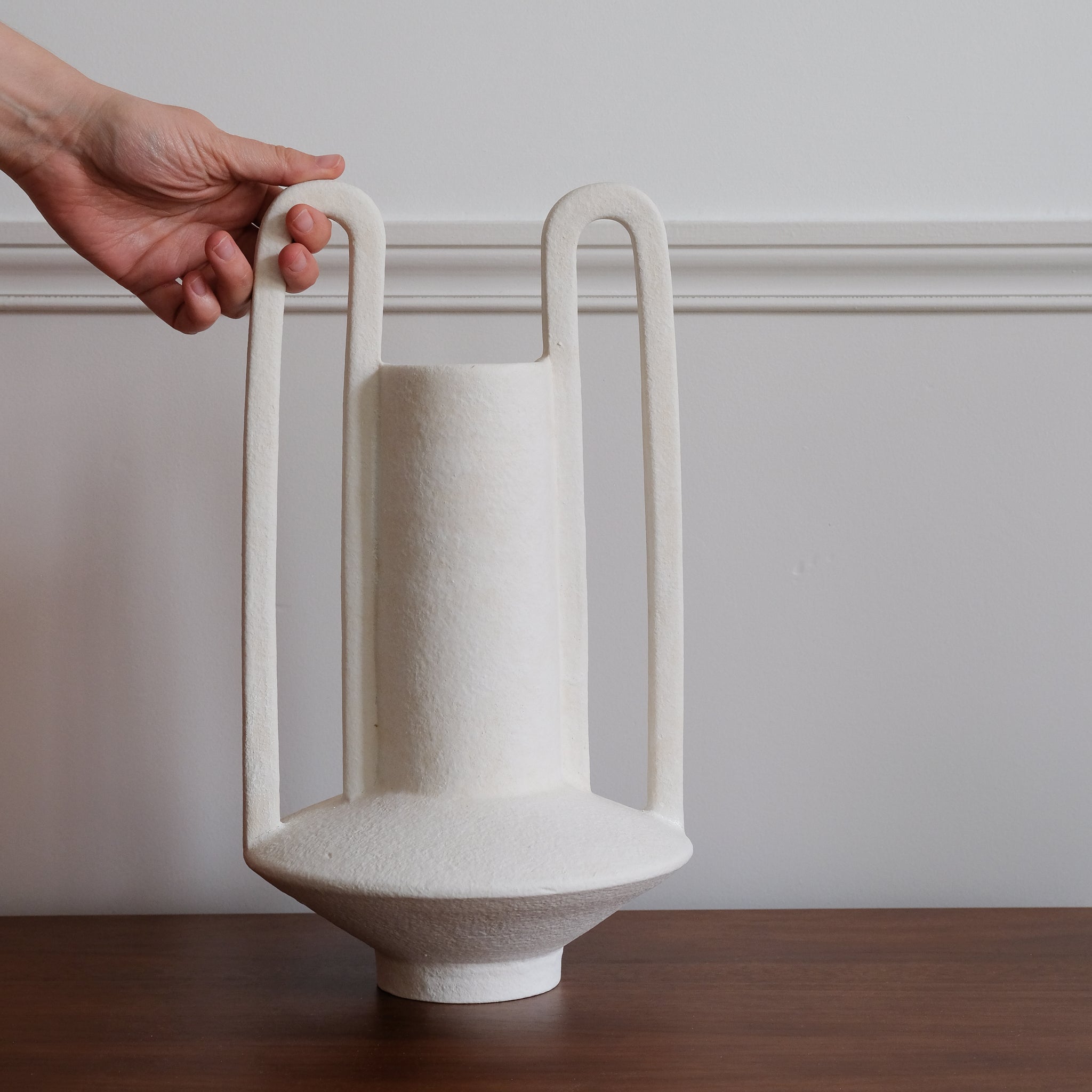 Vase en gres 072- H36 cm de Lovebuch chez Brutal Ceramics