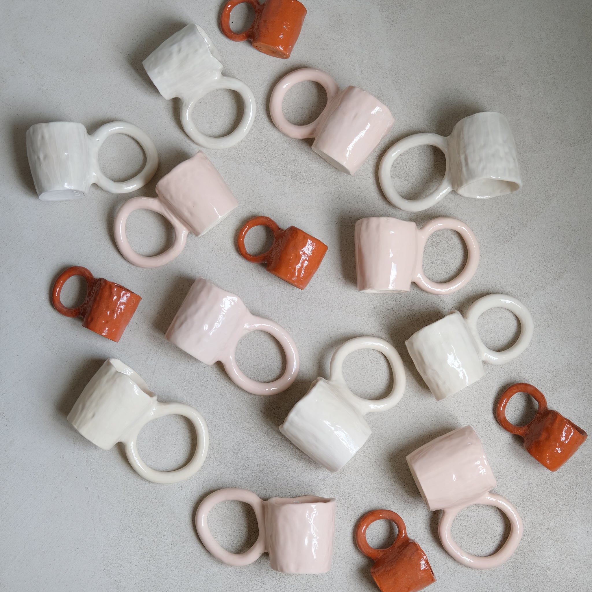 Mug Donut 160ml / Sucre Vanille de Pia Chevalier chez Brutal Ceramics