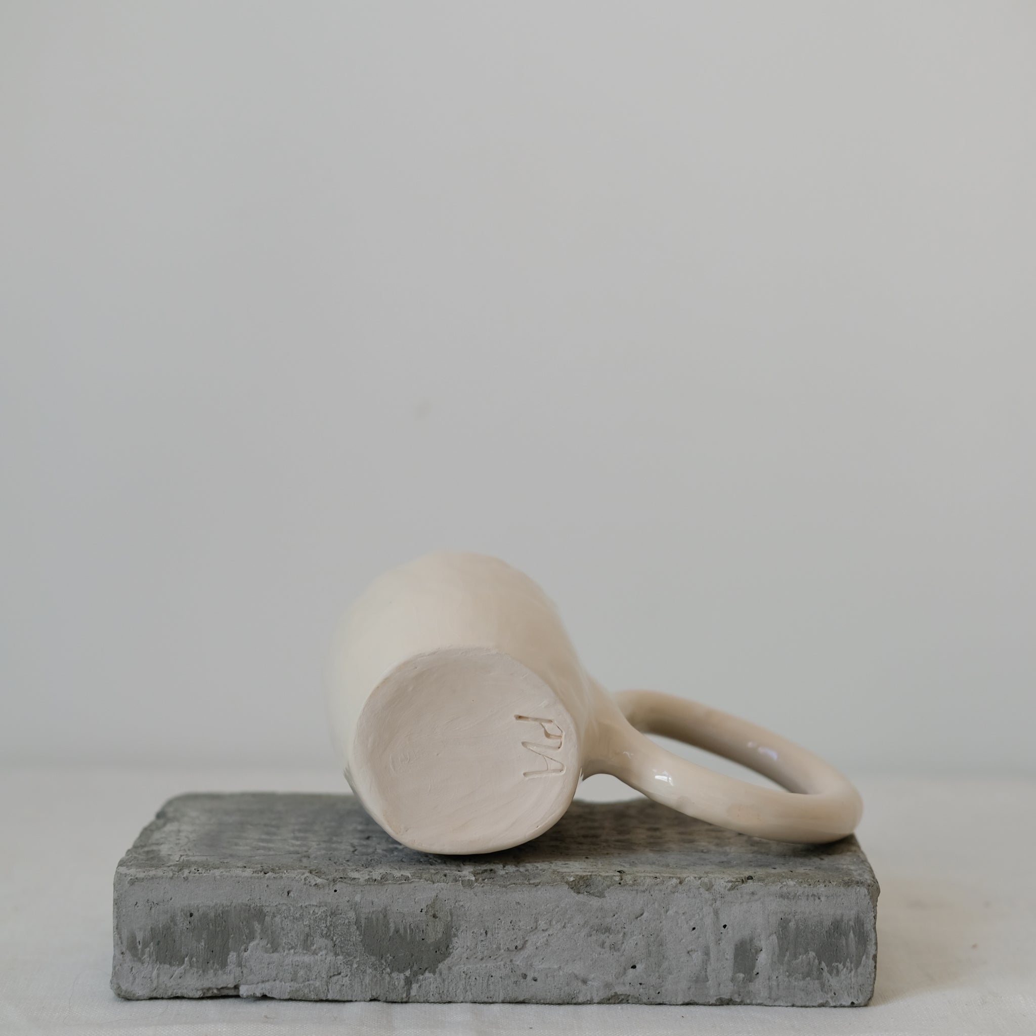 Mug Donut 160ml / Sucre Vanille de Pia Chevalier chez Brutal Ceramics