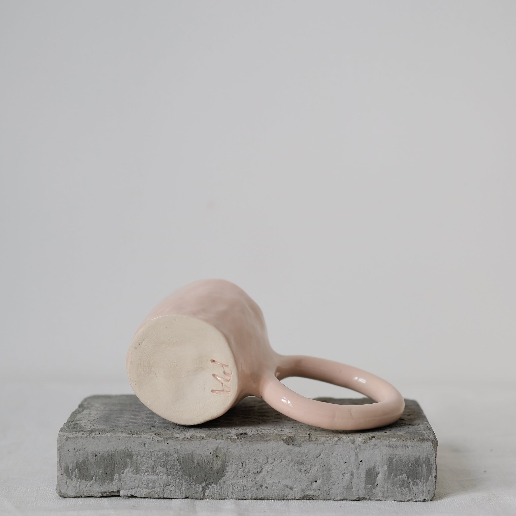 Mug Donut 160ml / Rose de Pia Chevalier chez Brutal Ceramics
