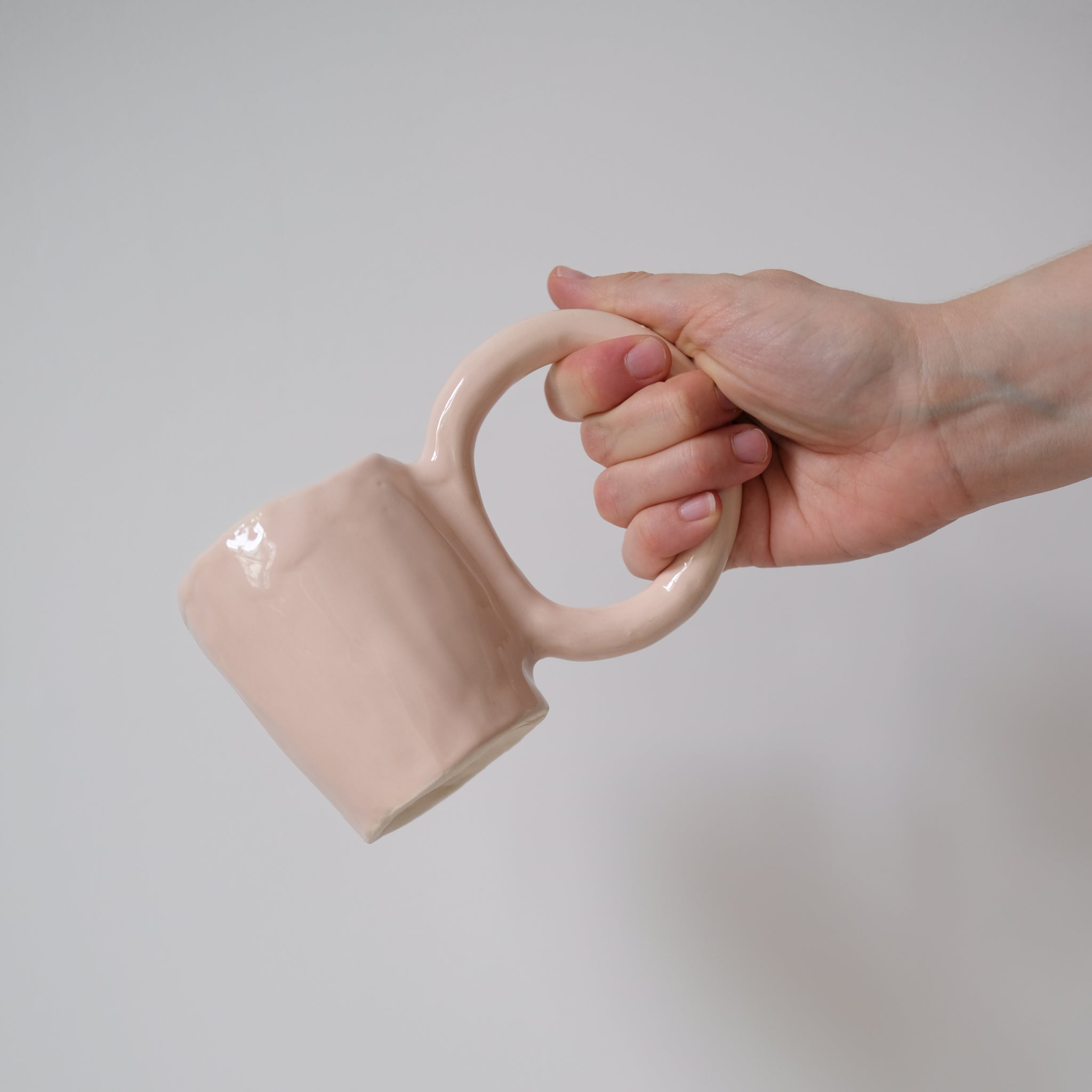 Mug Donut 160ml / Rose de Pia Chevalier chez Brutal Ceramics