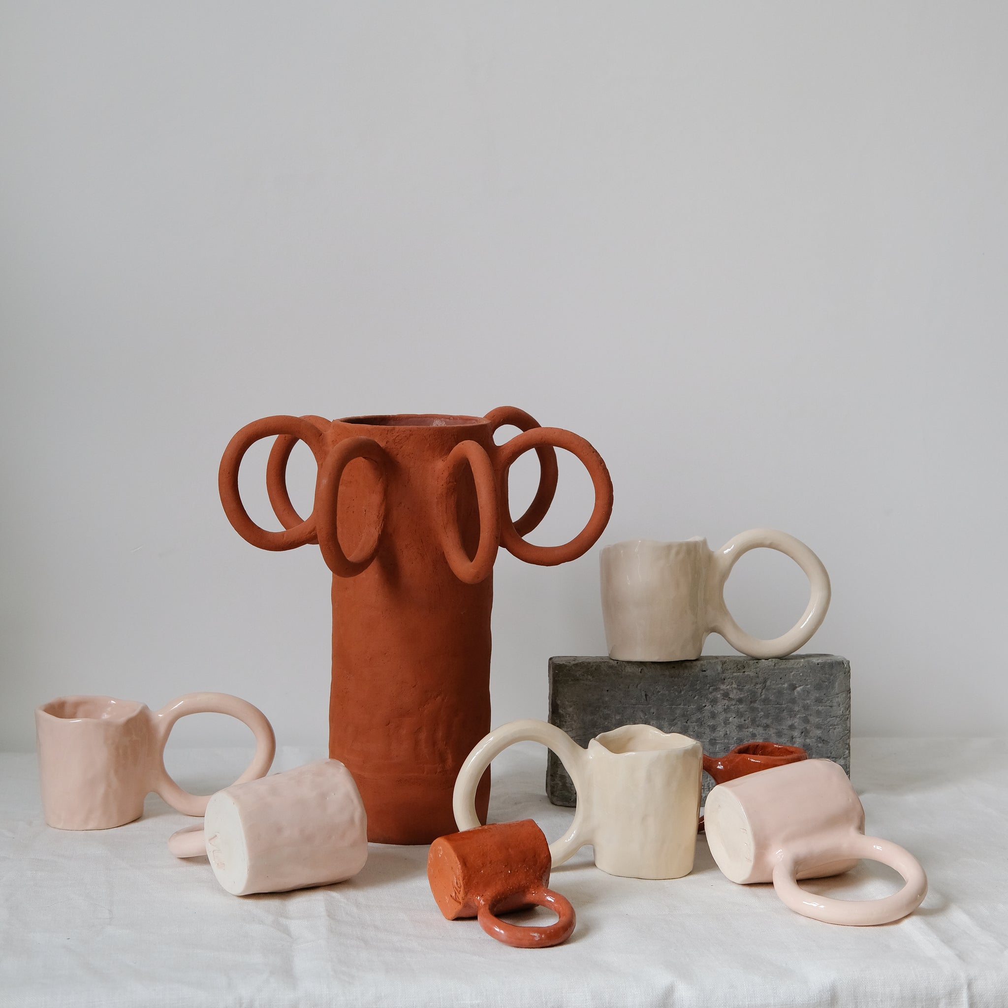 Mug Donut 160ml / Rose de Pia Chevalier chez Brutal CeramicsMug Donut 160ml / Rose de Pia Chevalier chez Brutal Ceramics