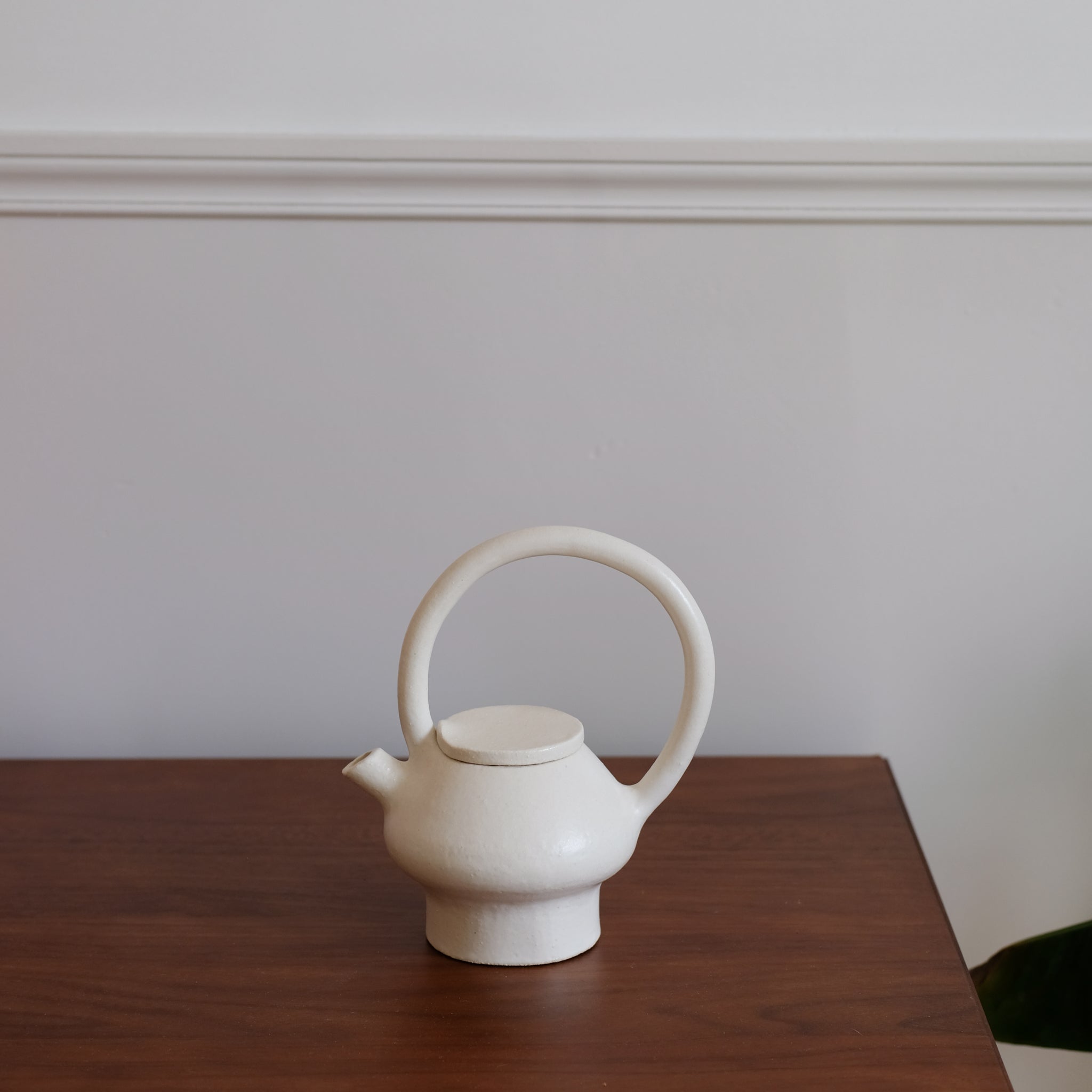 Theière en grès 300ml de Solenne Belloir chez Brutal Ceramics