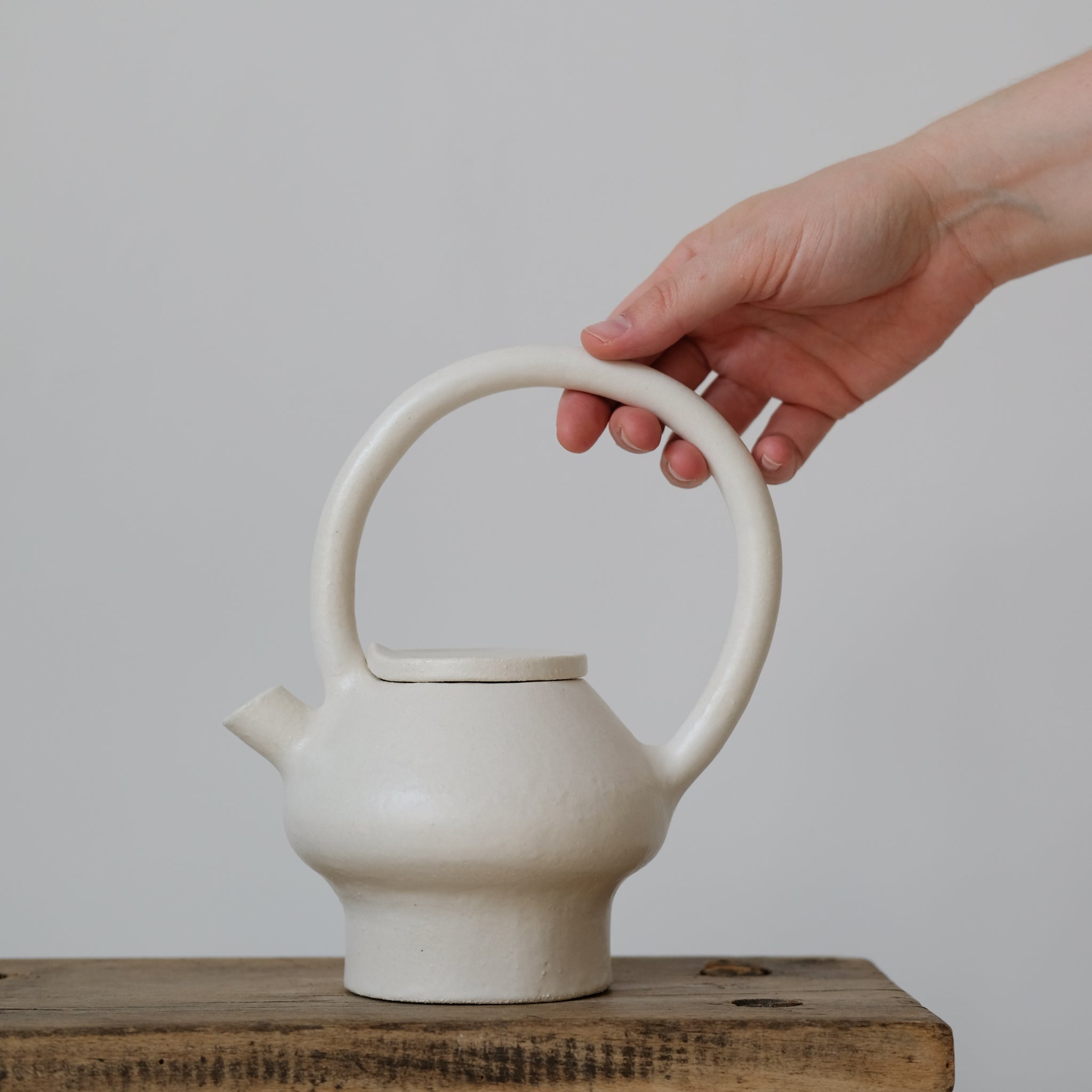 Theière en grès 300ml de Solenne Belloir chez Brutal Ceramics