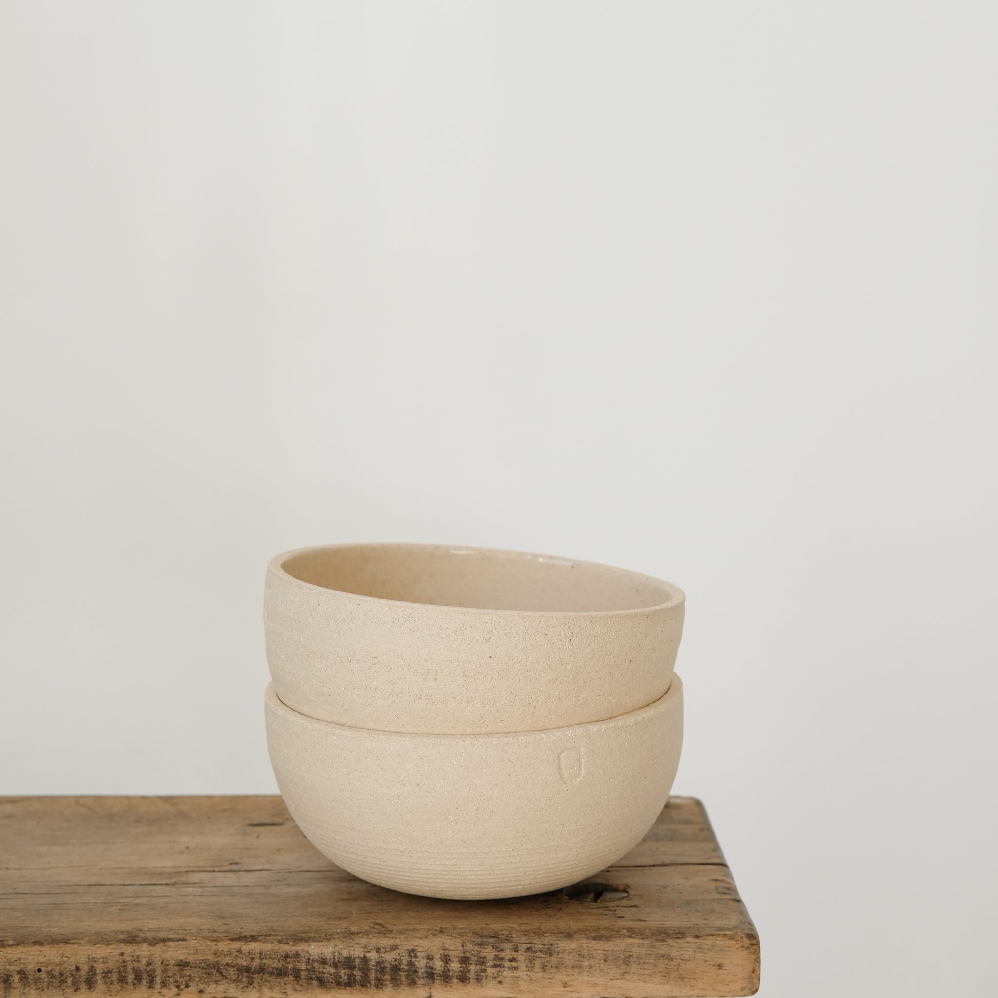 Bol en grès blanc chamotté par Studio Racines chez Brutal Ceramics