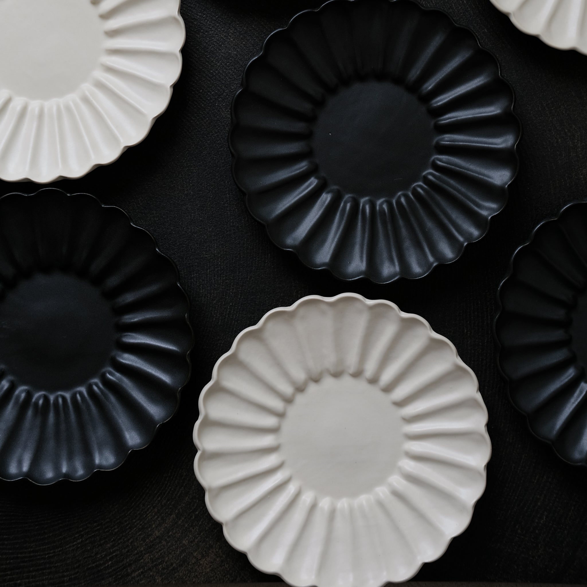 Assiette Rinka D 19,5cm / Beige par Yoshida Pottery chez Brutal Ceramics