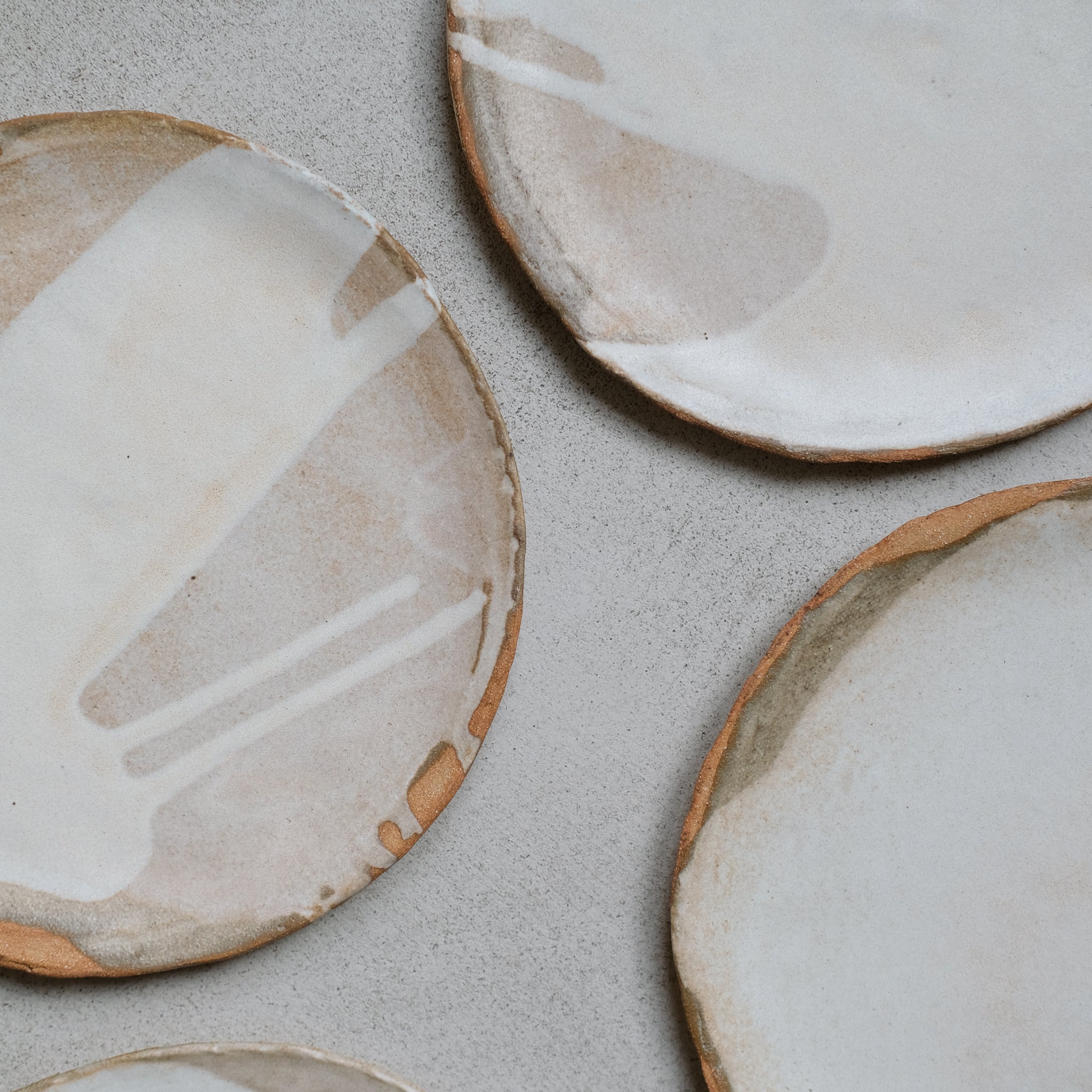 Assiette Nun par Eléa Lelimouzin chez Brutal Ceramics