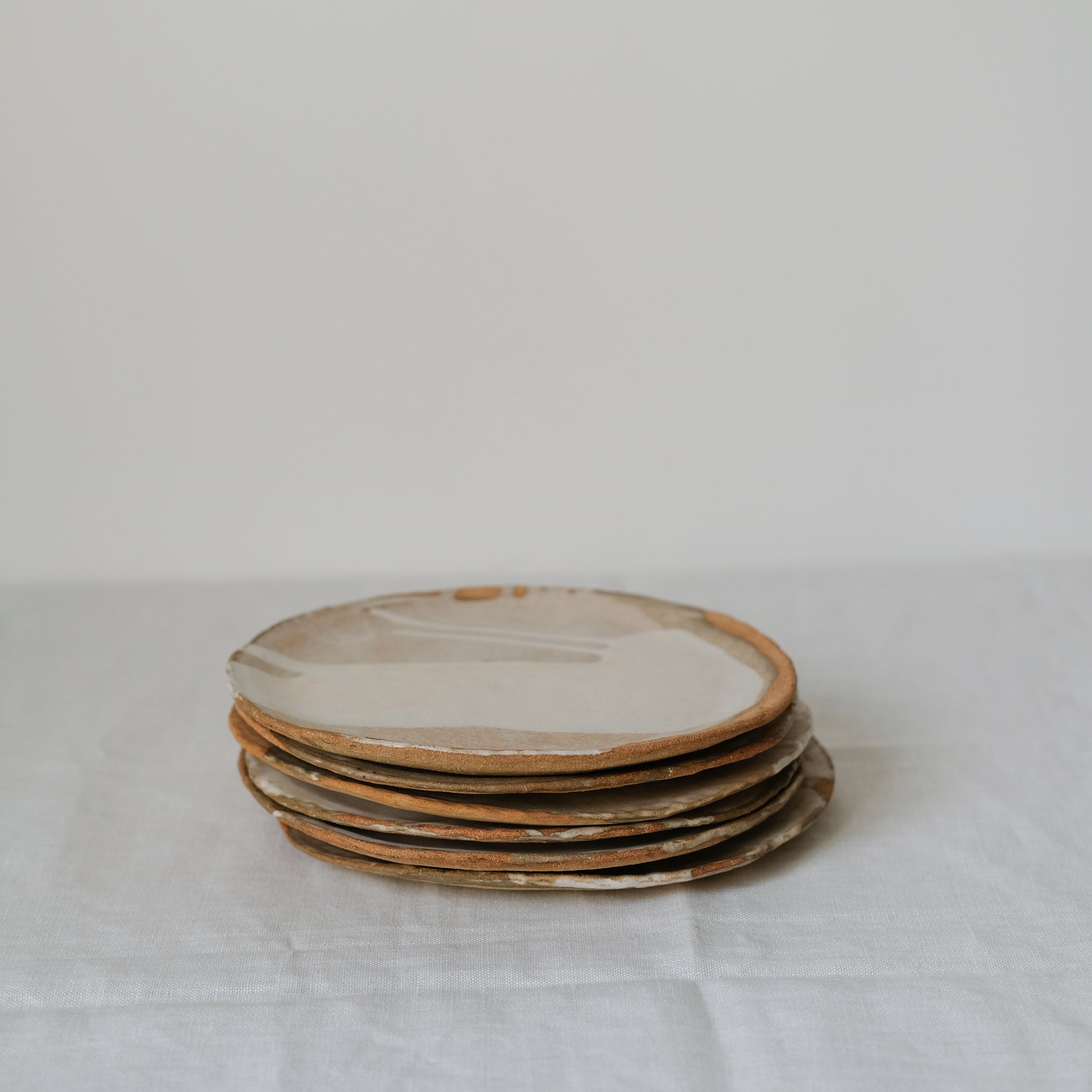 Assiette Nun par Eléa Lelimouzin chez Brutal Ceramics
