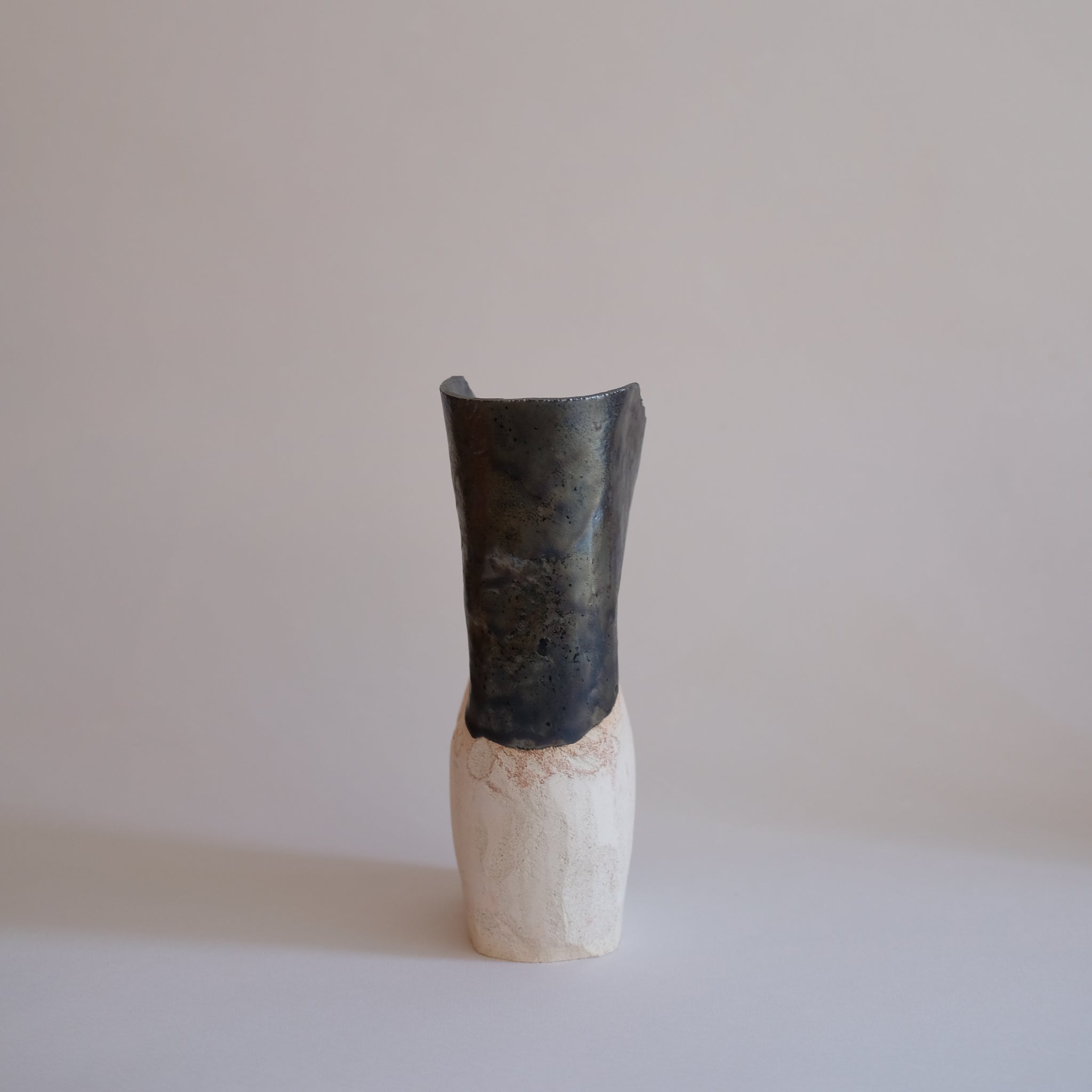 Vase Omota 05 par Emmanuelle Roule pour Brutal Ceramics