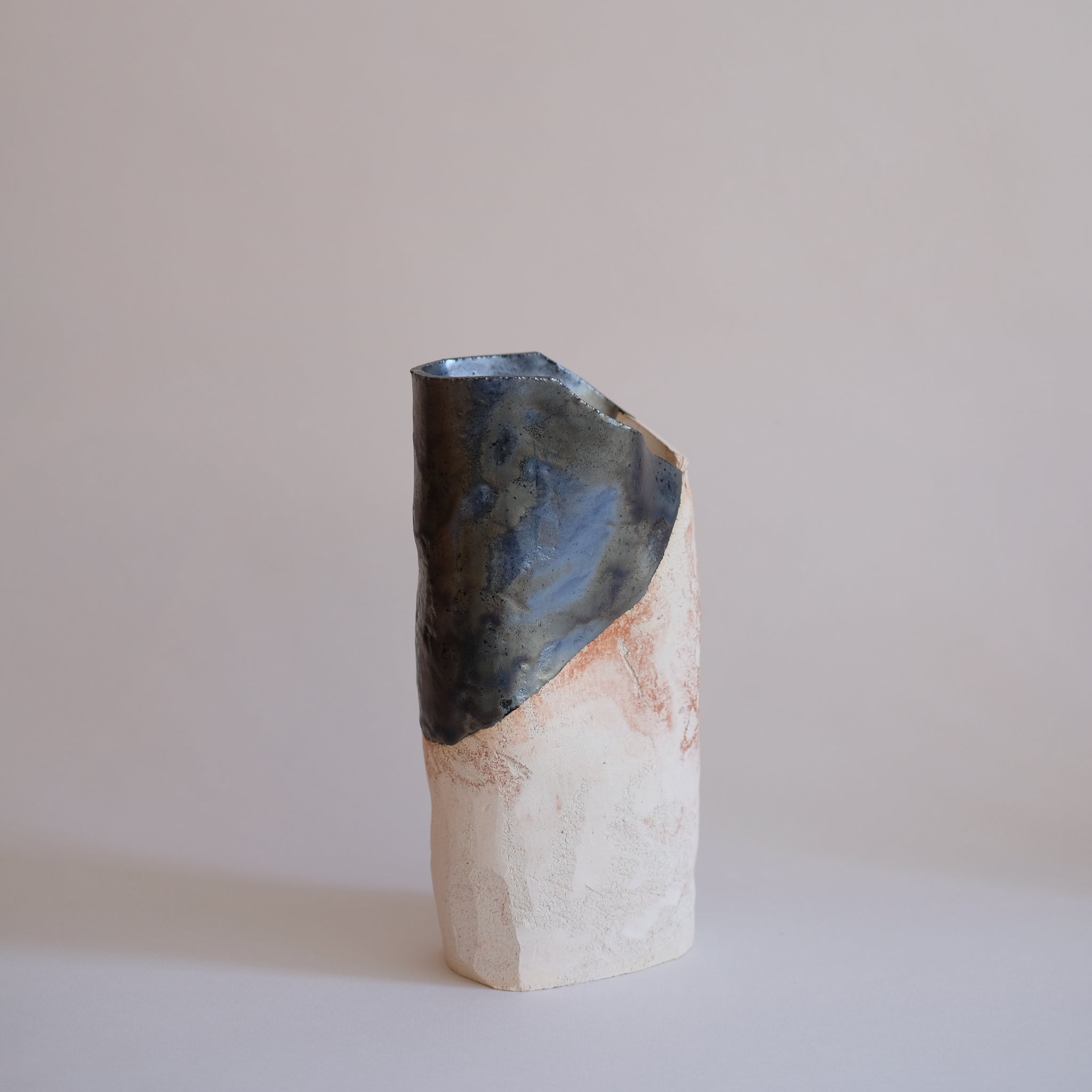 Vase Omota 05 par Emmanuelle Roule pour Brutal Ceramics