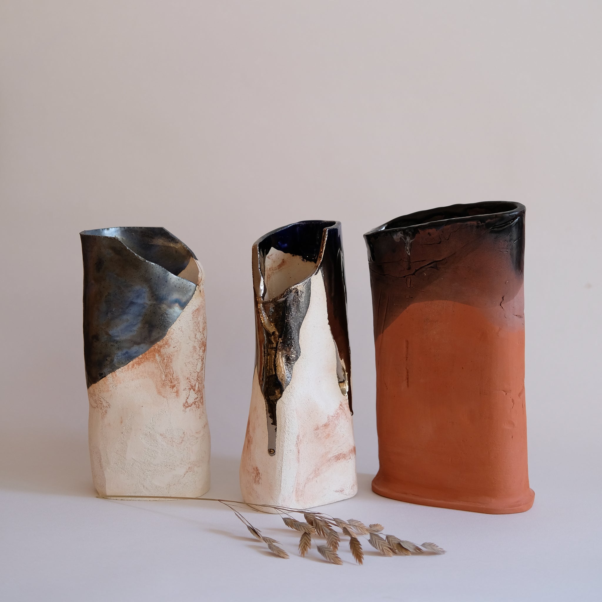 Vase Omata 06 par Emmanuelle Roule chez Brutal Ceramics