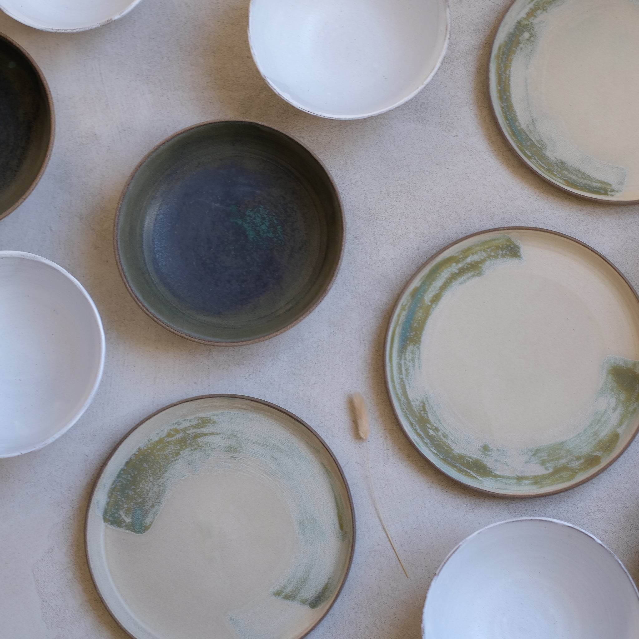 Bol à ramen en grès gris D18cm - blanc neige d'Eva Kengen chez Brutal Ceramics