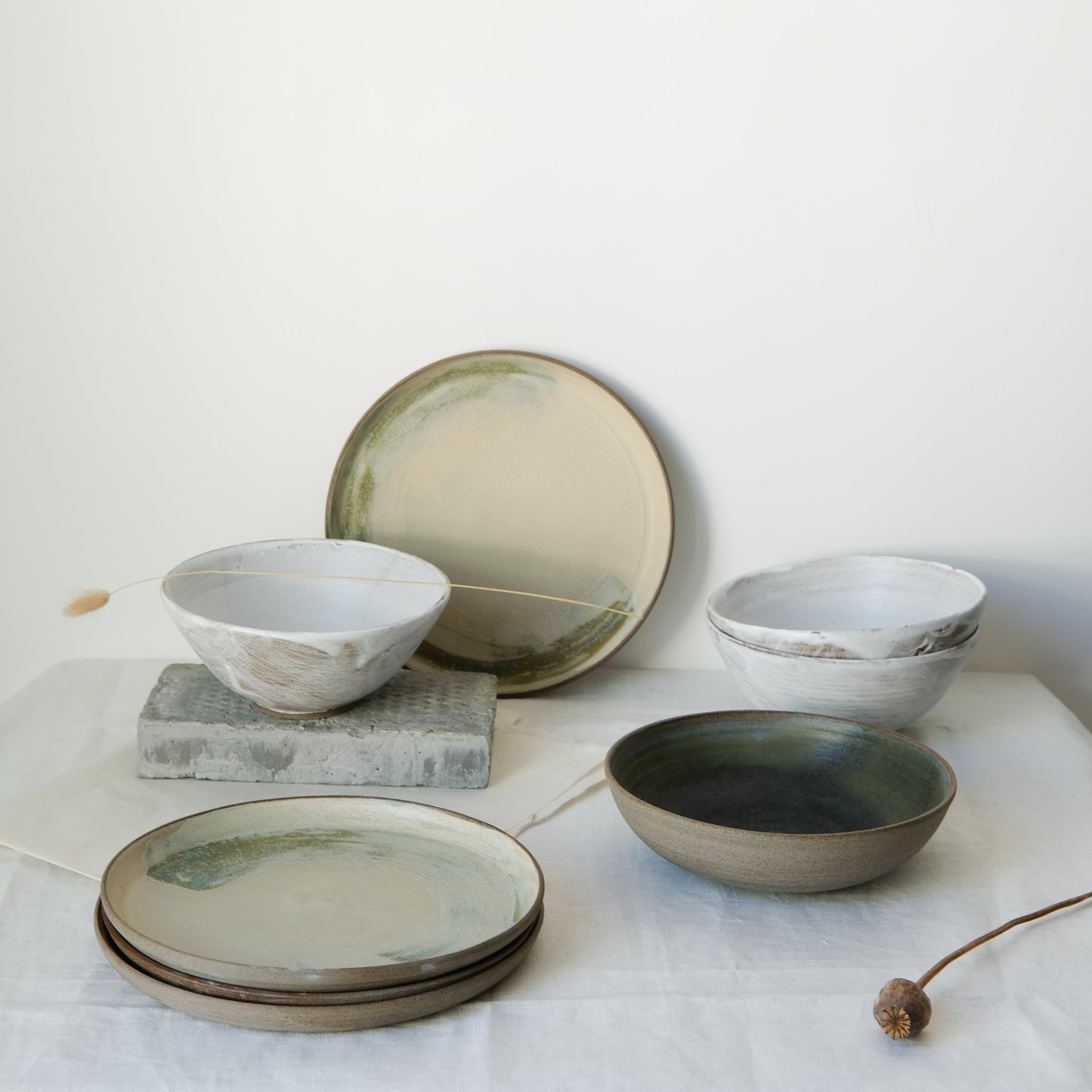 Bol à ramen en grès gris D18cm - blanc neige d'Eva Kengen chez Brutal Ceramics