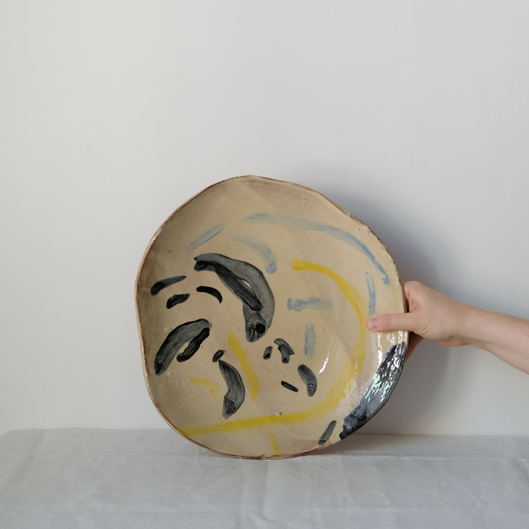 Plat Calebasse 03 multicolore par Héloïse Bariol chez Brutal Ceramics