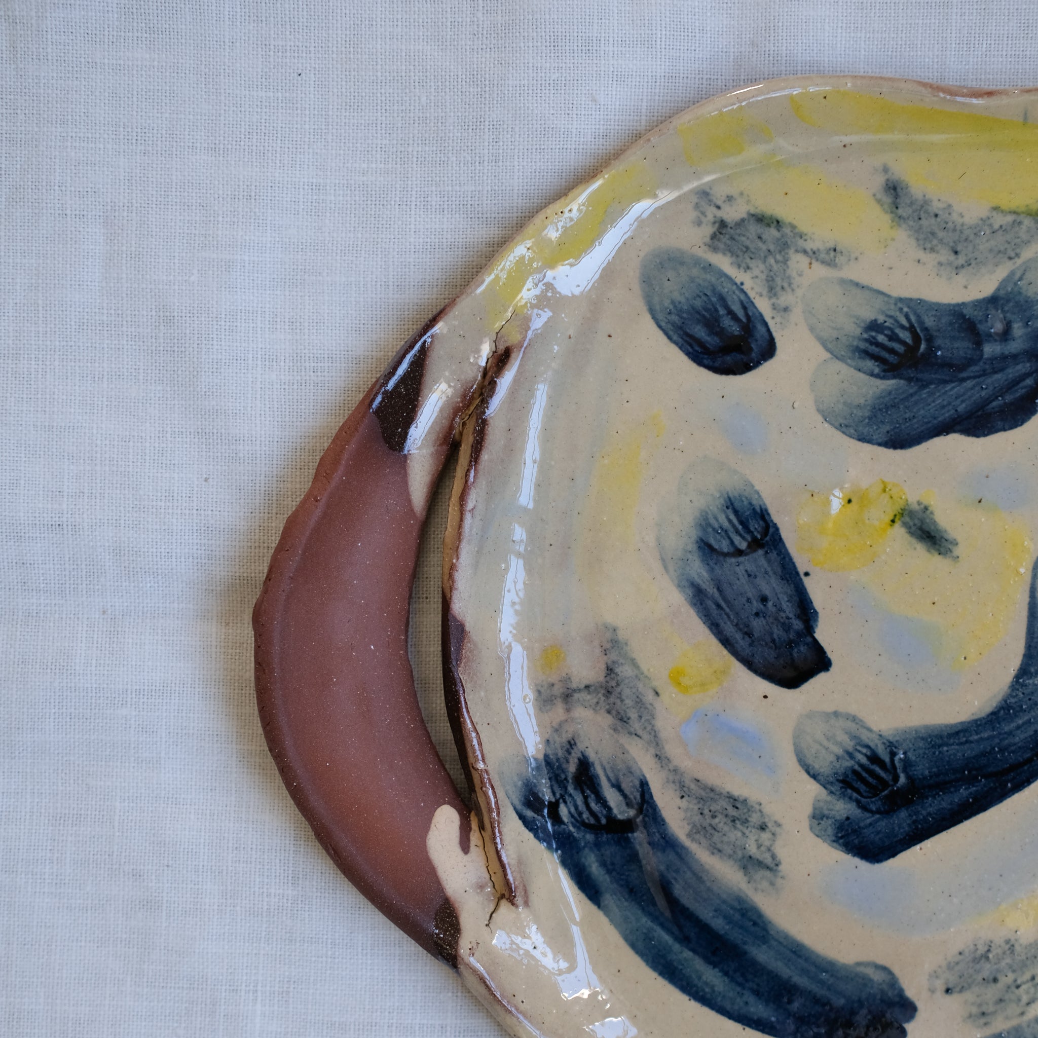 Plat Ansé 01 multicolore par Héloïse Bariol chez Brutal Ceramics