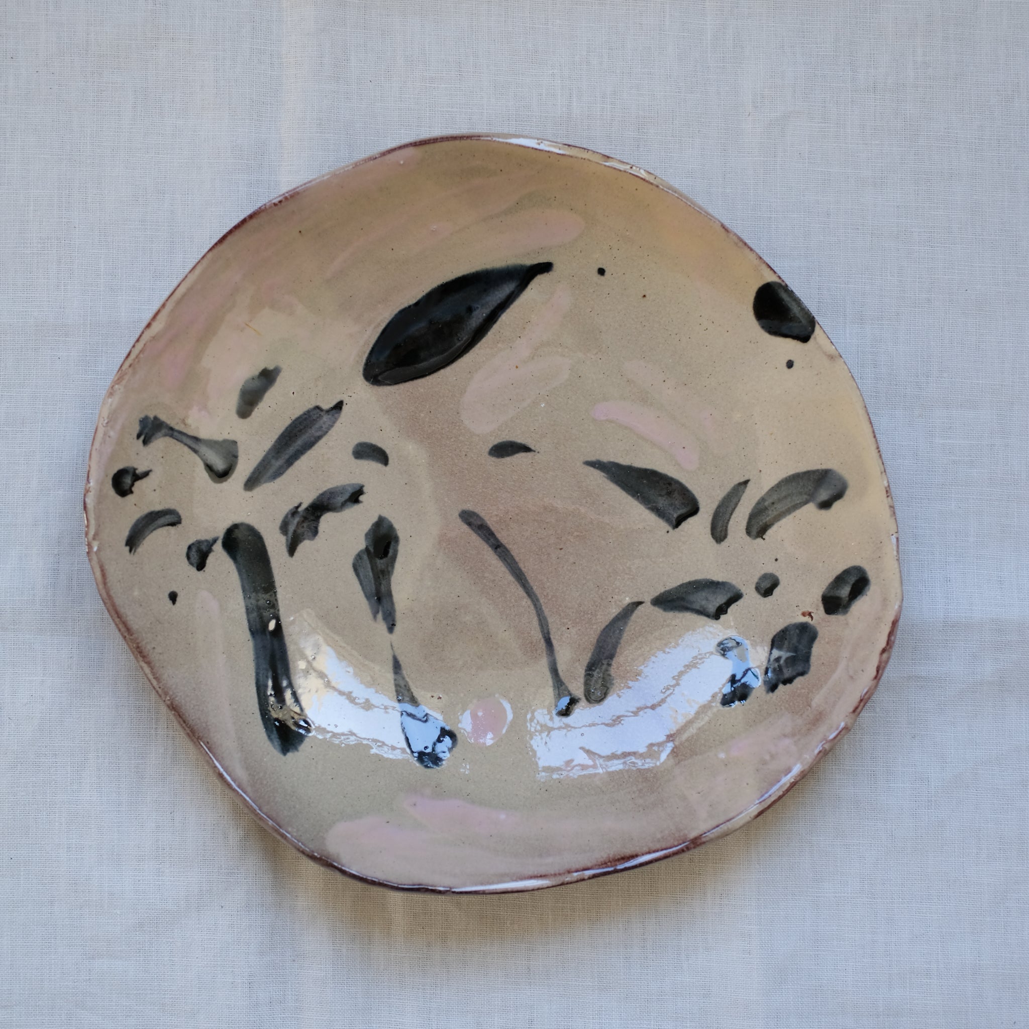 Plat Calebasse 01 multicolore par Héloïse Bariol chez Brutal Ceramics