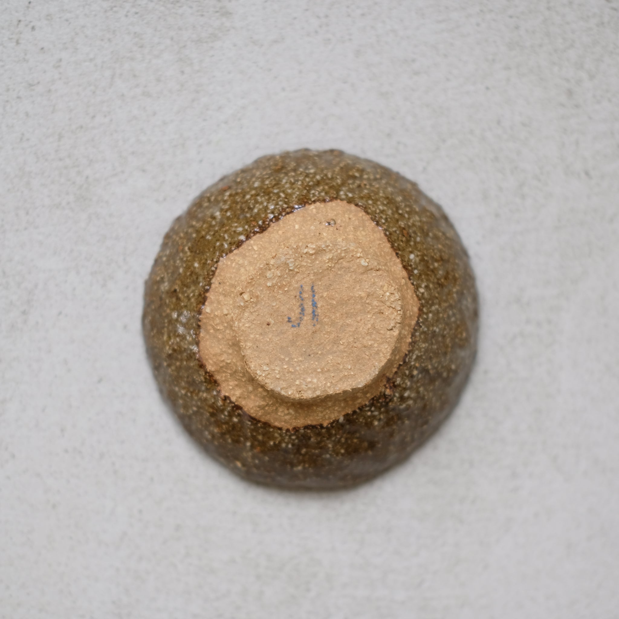 Petit coupelle en grès roux de Judith Lasry chez Brutal Ceramics