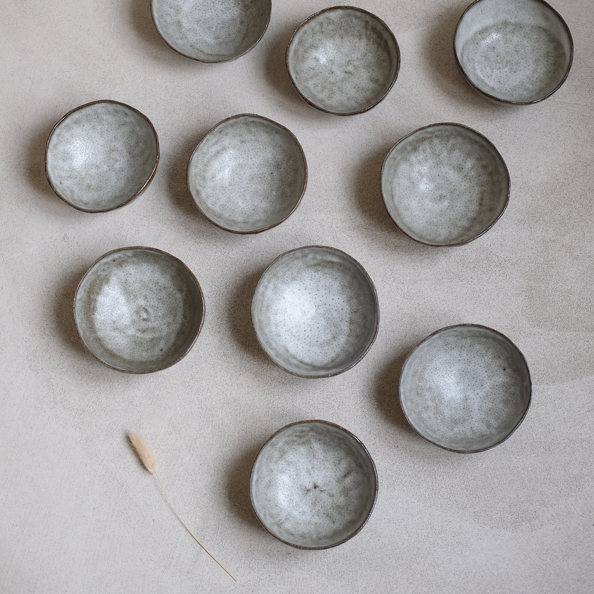 Bol en grès rouge, bleu gris de Judith Lasry chez Brutal Ceramics