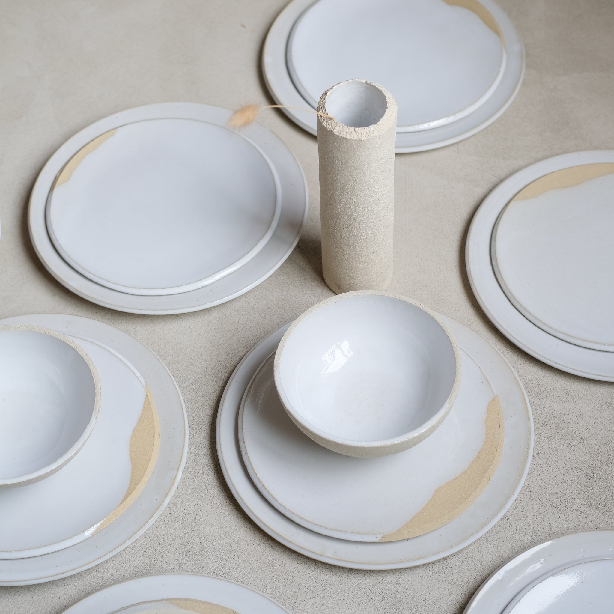 Assiette D23cm grès par No Ceramic chez Brutal Ceramics